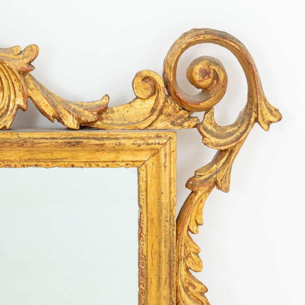 Néoclassique Miroir en bois doré de style néoclassique anglais en vente