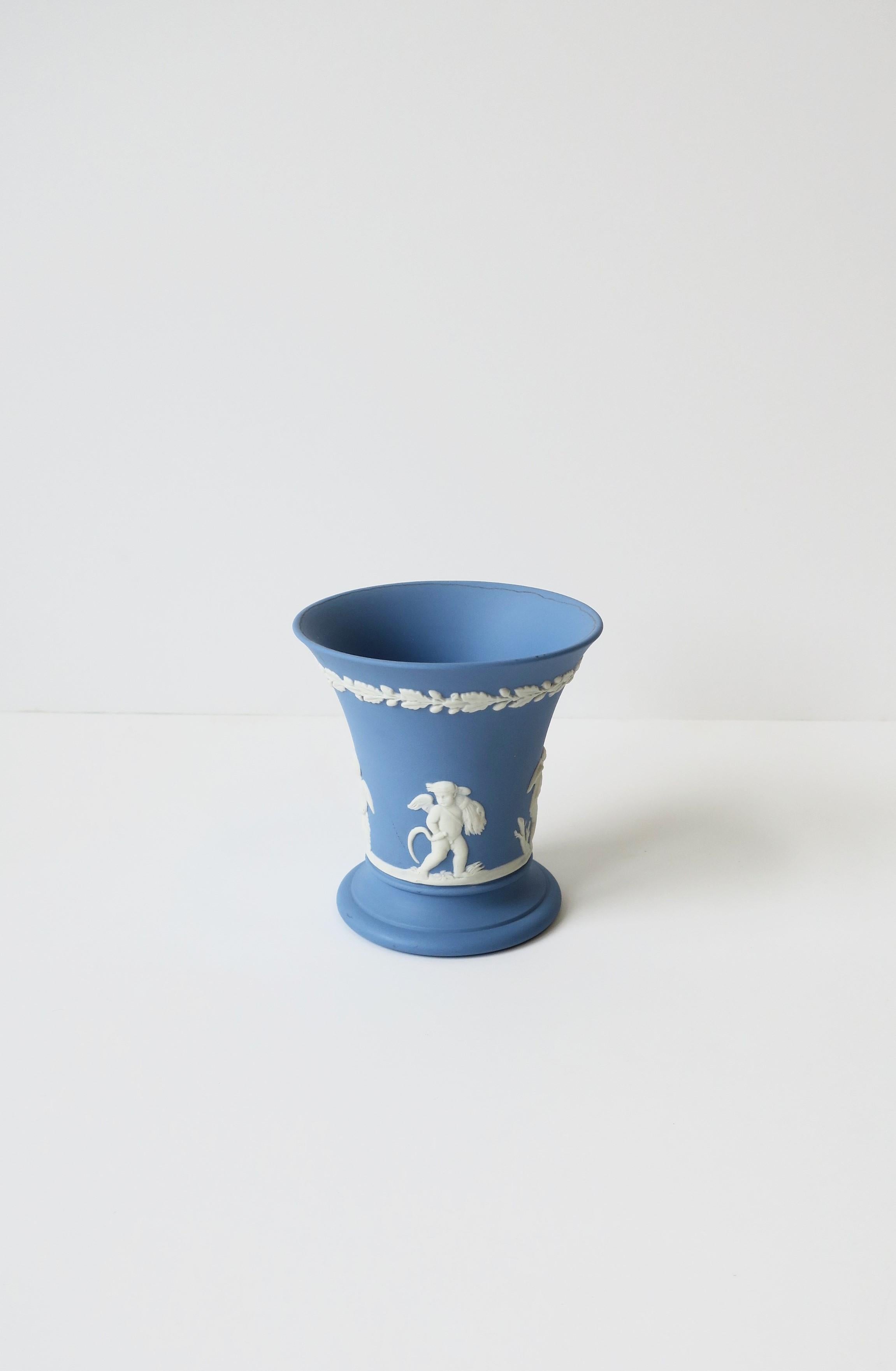 20th Century English Neoclassical Wedgwood Jasperware Blue and White Vase