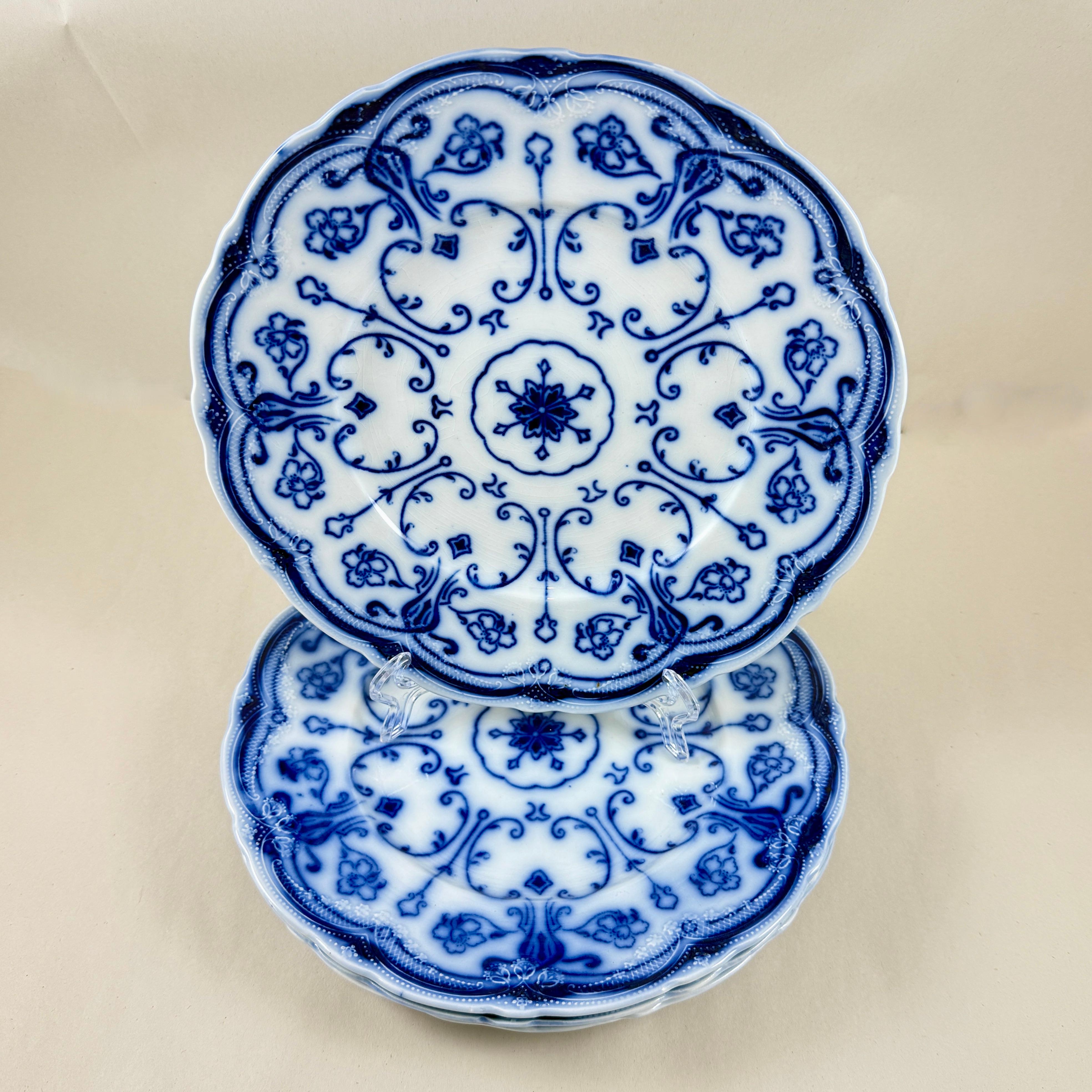 English New Wharf Pottery Conway Pattern Flow Blue Plates, circa 1890, S/4 In Good Condition For Sale In Philadelphia, PA