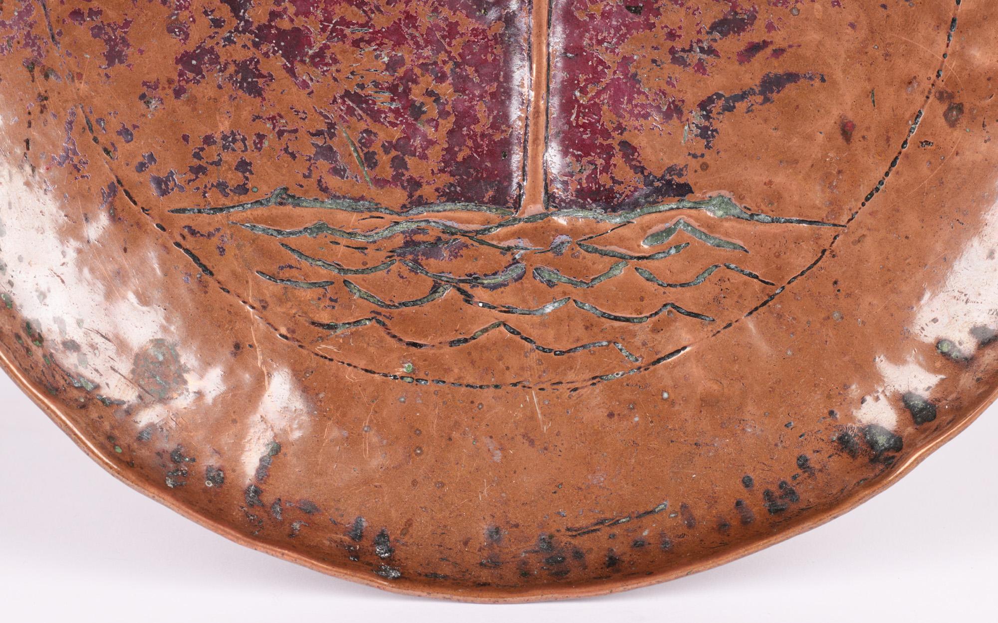 Englische, handgeschmiedete Kupferplakette mit Heron, Newlyn zugeschrieben Arts & Crafts im Angebot 7