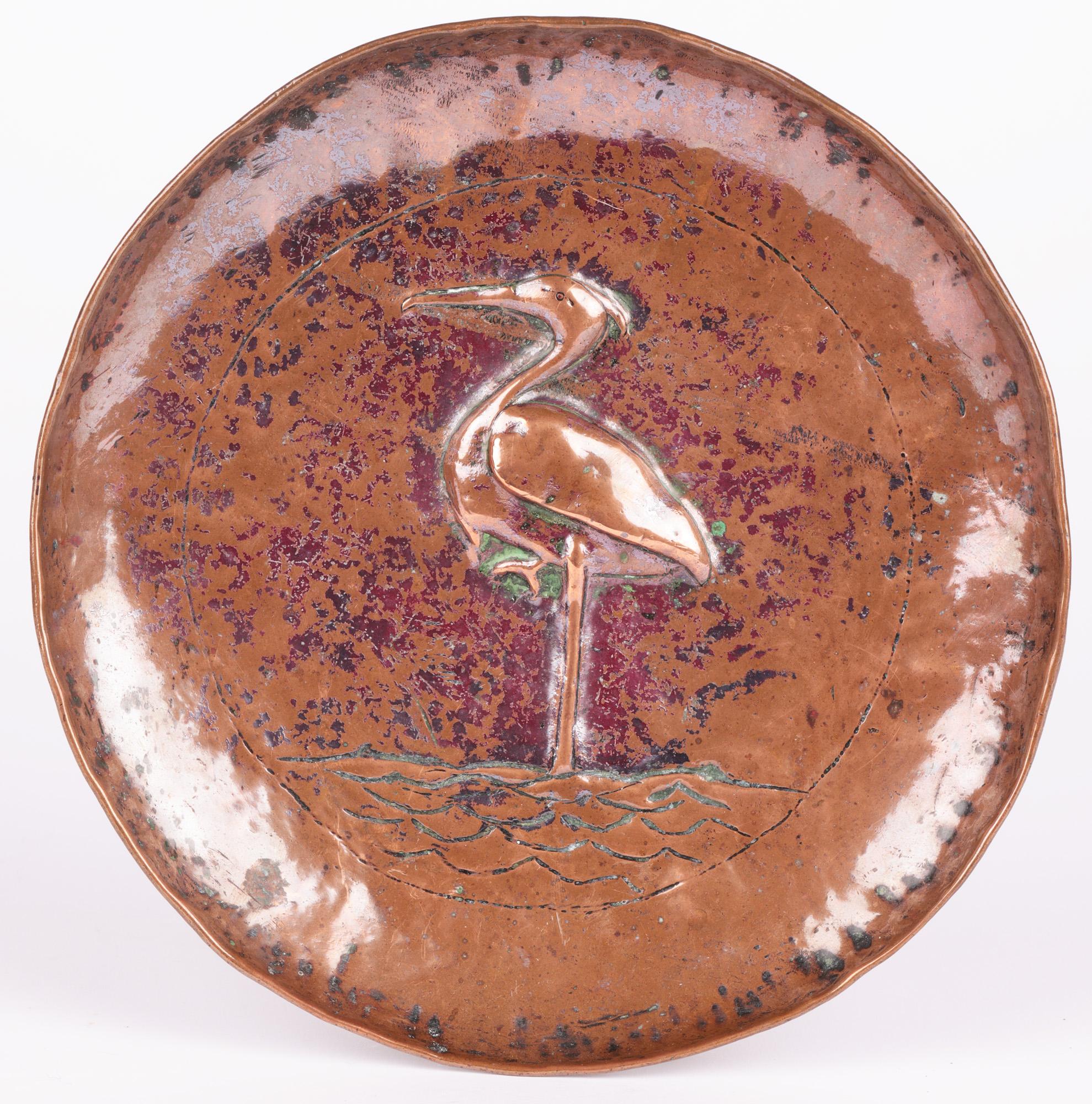Englische, handgeschmiedete Kupferplakette mit Heron, Newlyn zugeschrieben Arts & Crafts im Angebot 9