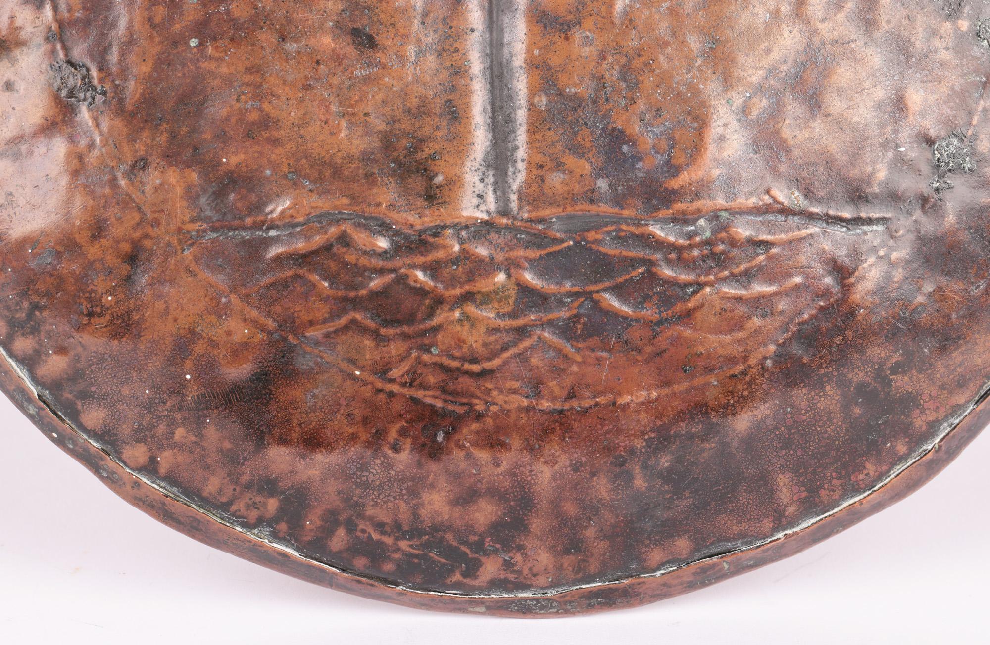 Englische, handgeschmiedete Kupferplakette mit Heron, Newlyn zugeschrieben Arts & Crafts im Angebot 10