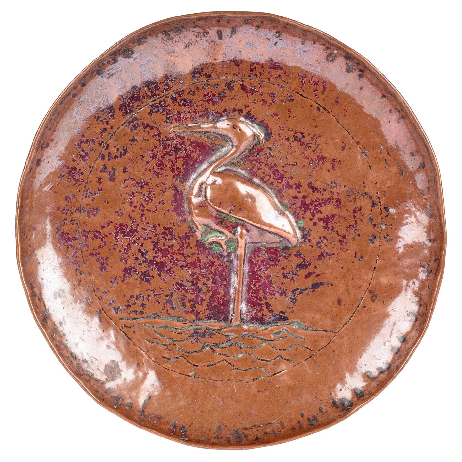 Englische, handgeschmiedete Kupferplakette mit Heron, Newlyn zugeschrieben Arts & Crafts