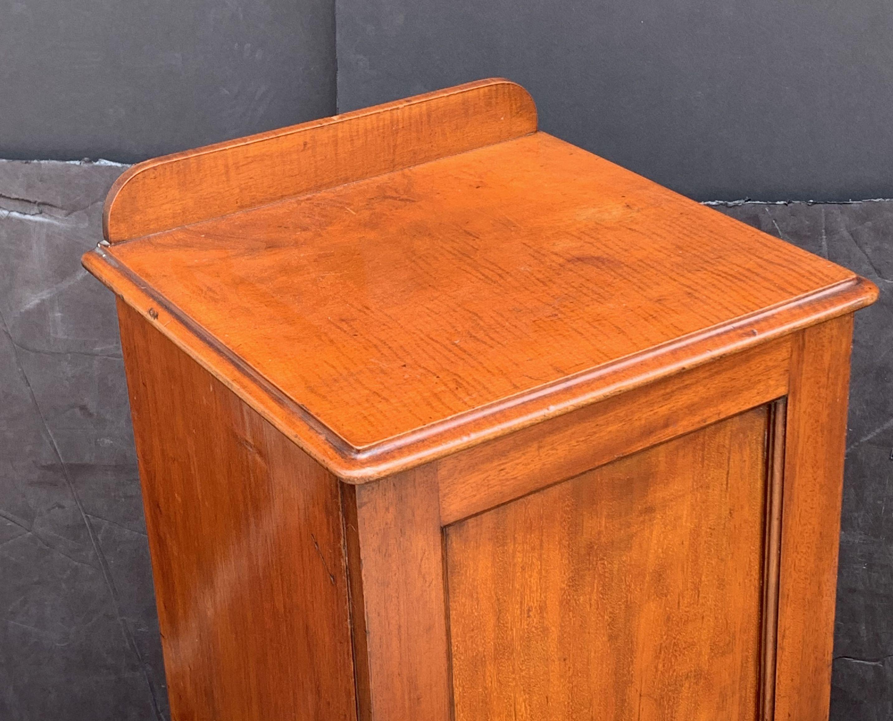 English Nightstand or Bedside Table of Mahogany For Sale 2