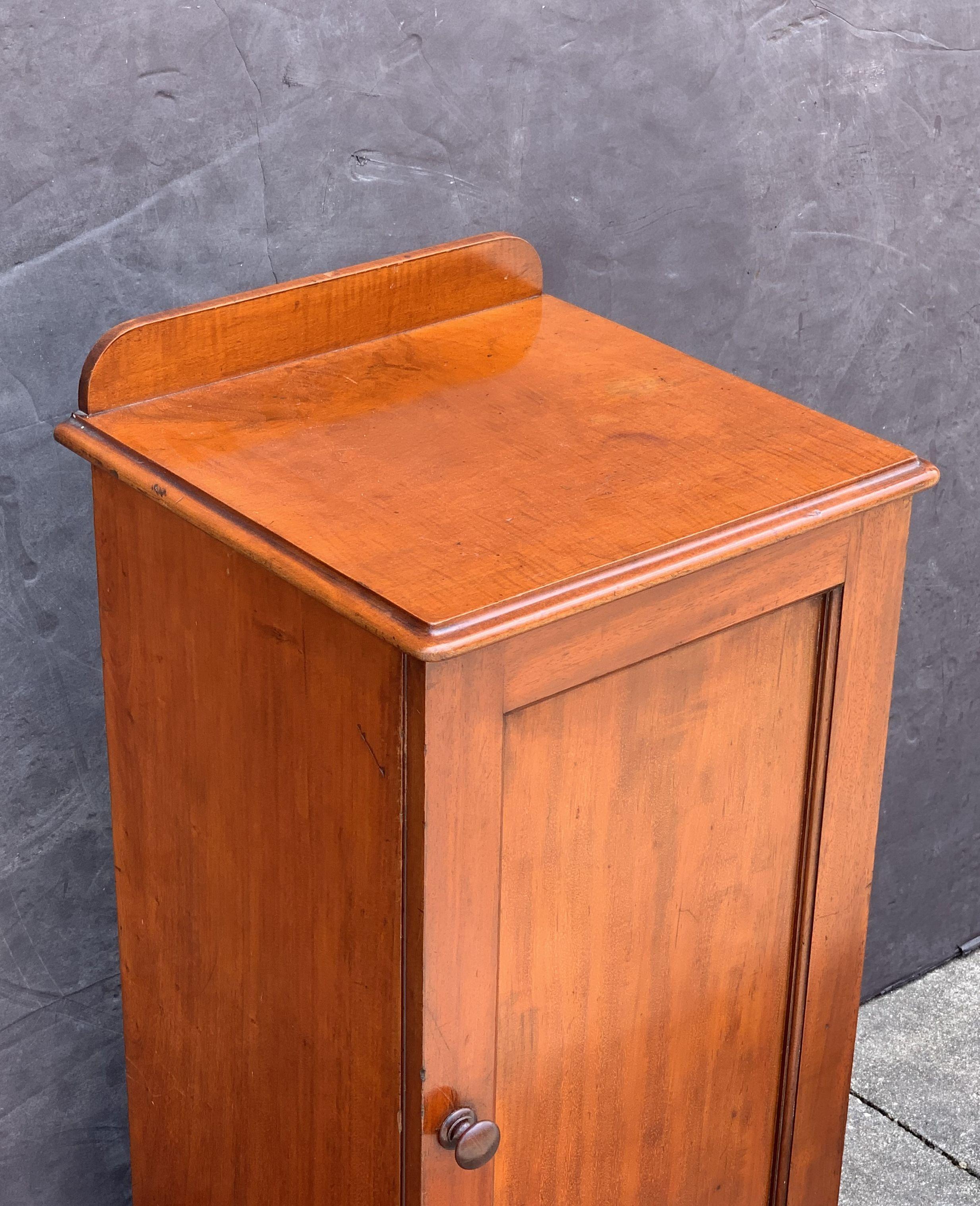 English Nightstand or Bedside Table of Mahogany For Sale 6