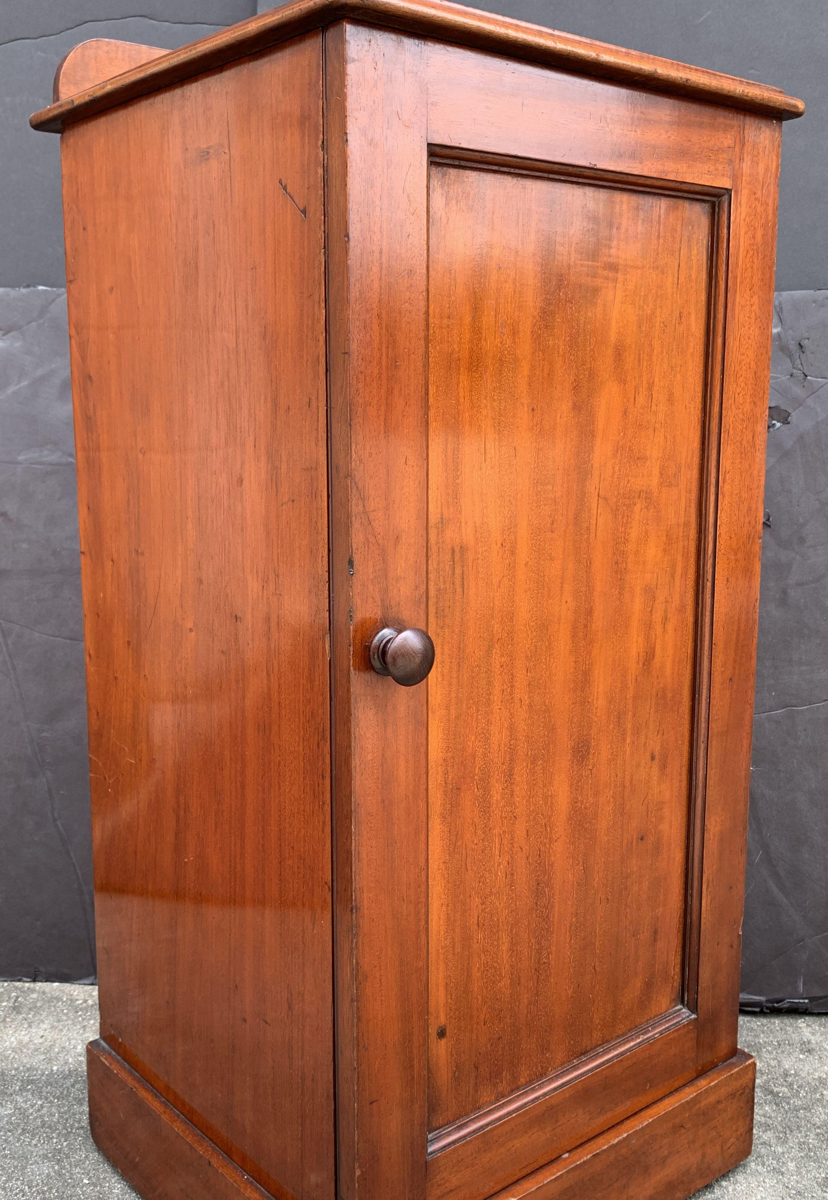 English Nightstand or Bedside Table of Mahogany For Sale 8