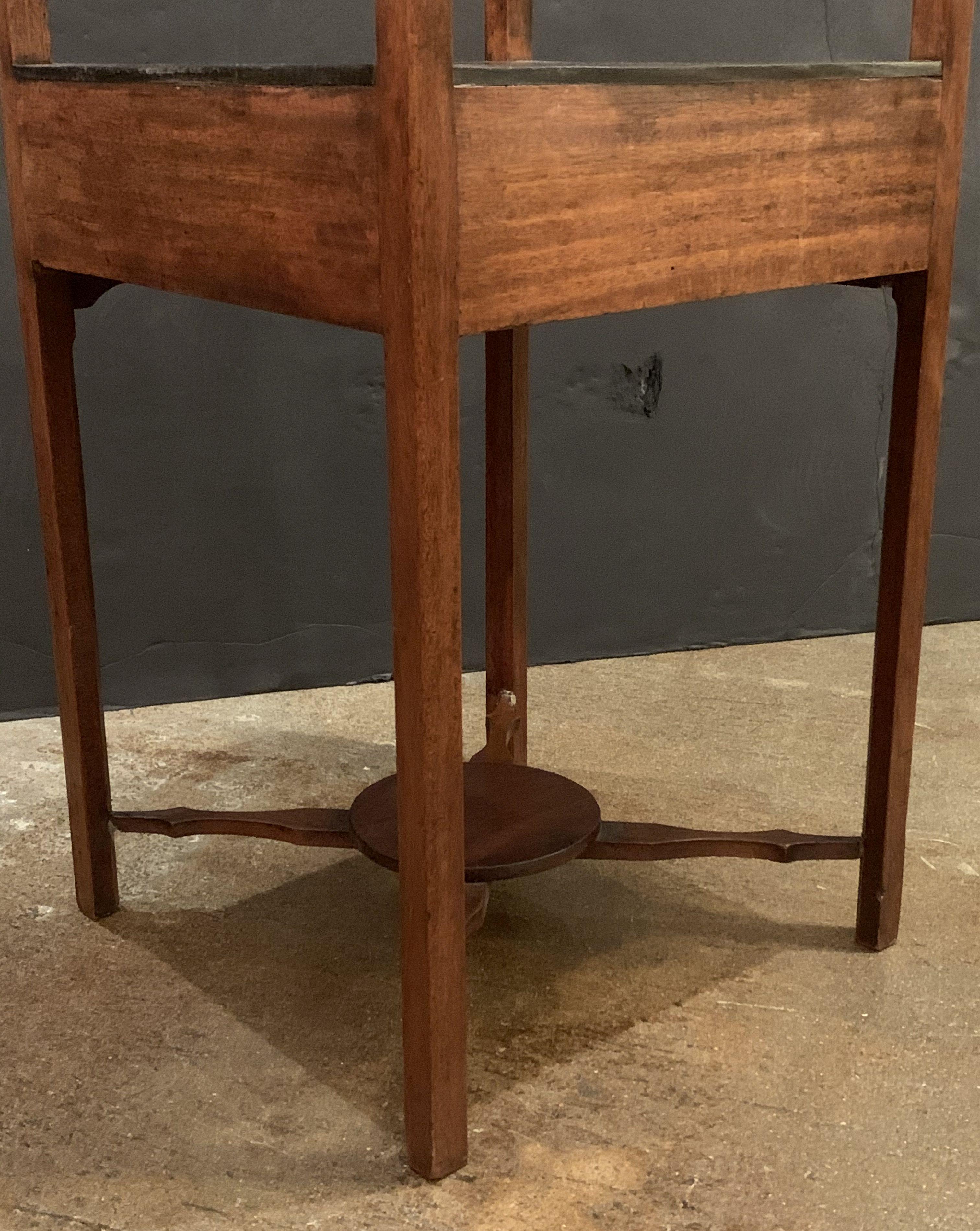 English Nightstand or Bedside Table of Mahogany with One Drawer For Sale 6