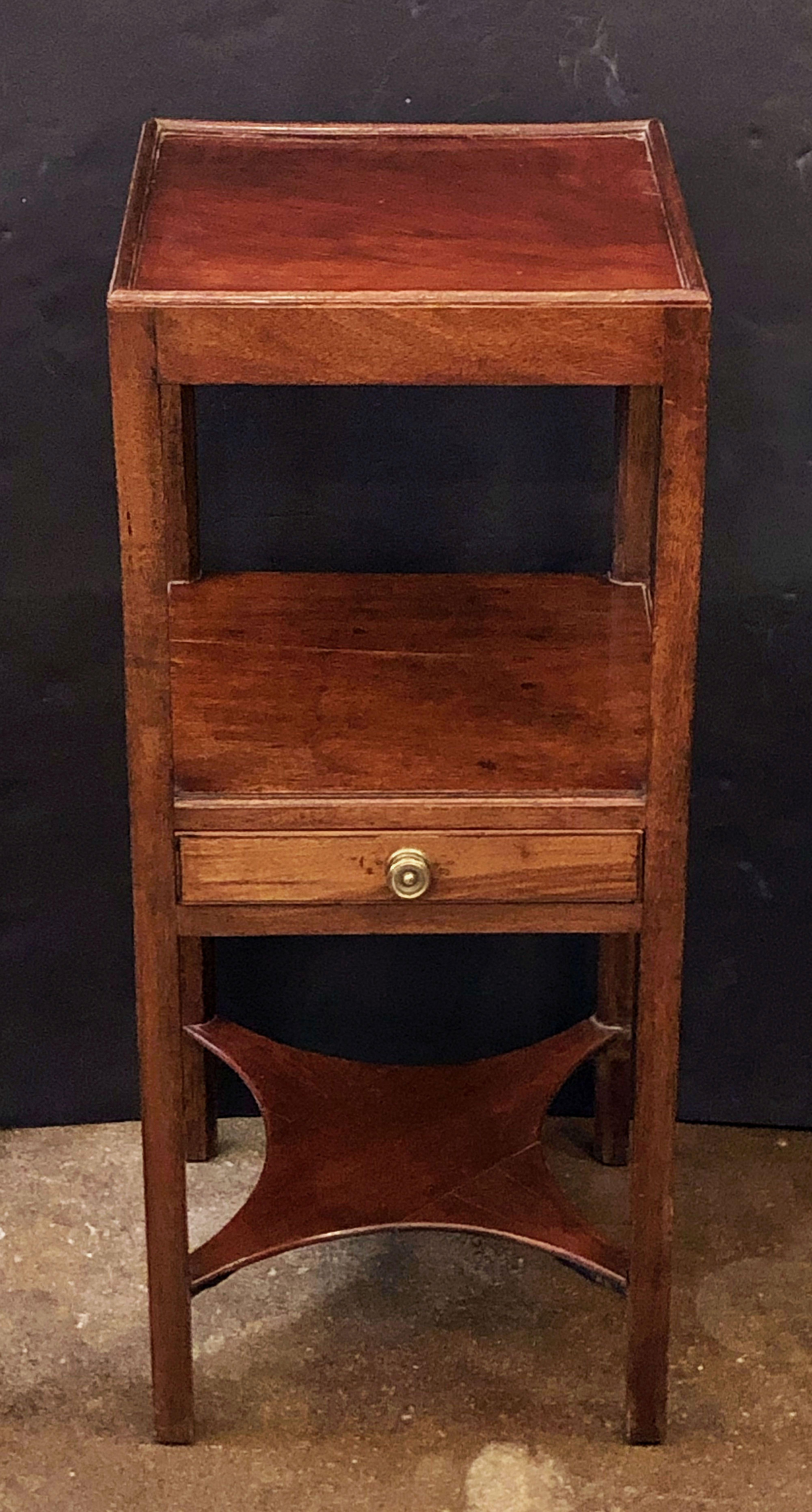 A fine English nightstand or end (side) table of mahogany, with molded top over two tiers, one with shelf and small pull drawer, the other a stretcher support.

Dimensions: H 29 1/2 inches x W 15 1/2 inches x D 12 1/2 inches.
