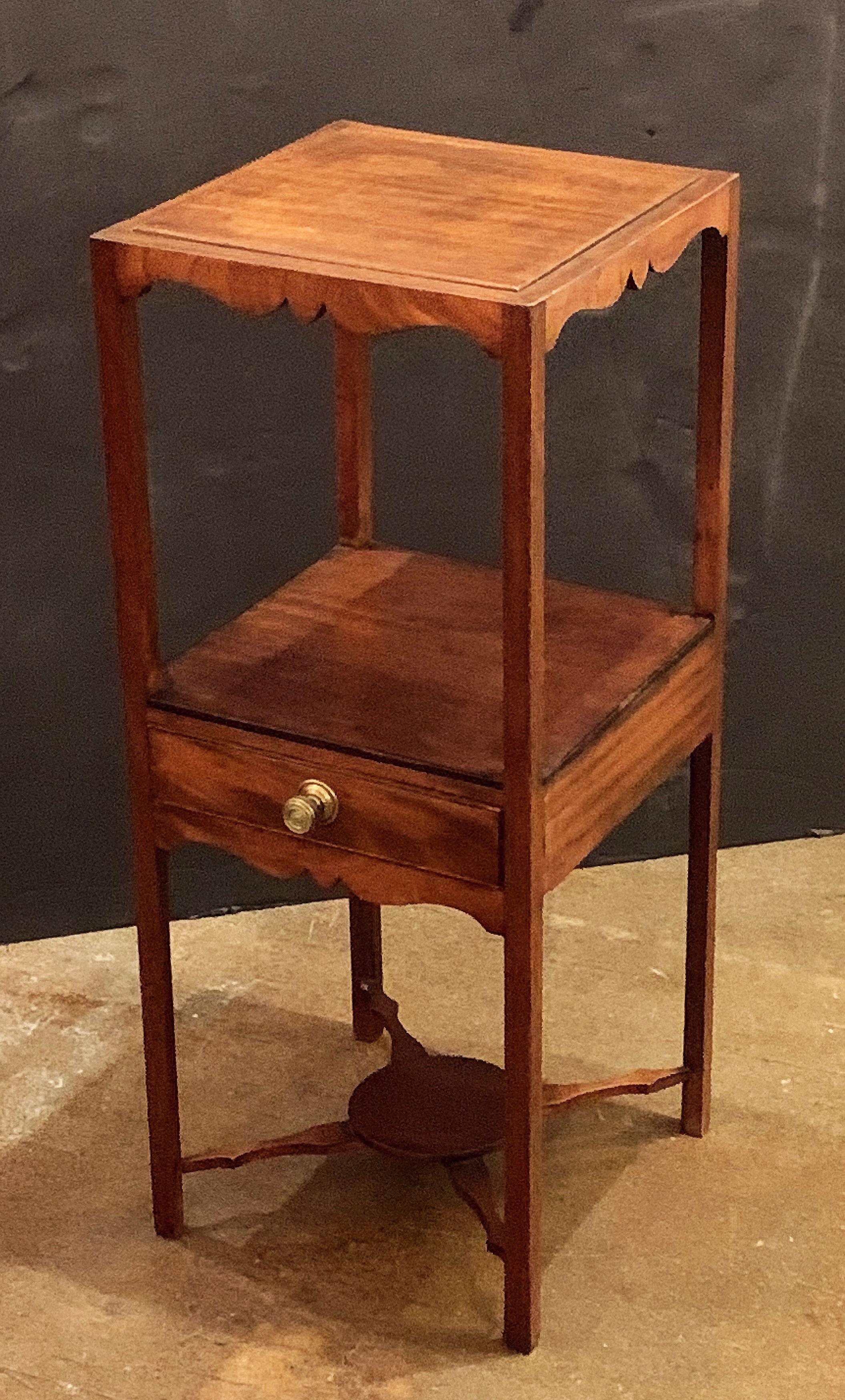 A fine English bedside end table or nightstand (or night stand) of mahogany, with molded top over two tiers, one with shelf and small pull drawer, the other a stretcher support.

Dimensions: H 32 inches x W 13 inches x D 13 inches.

Makes a great