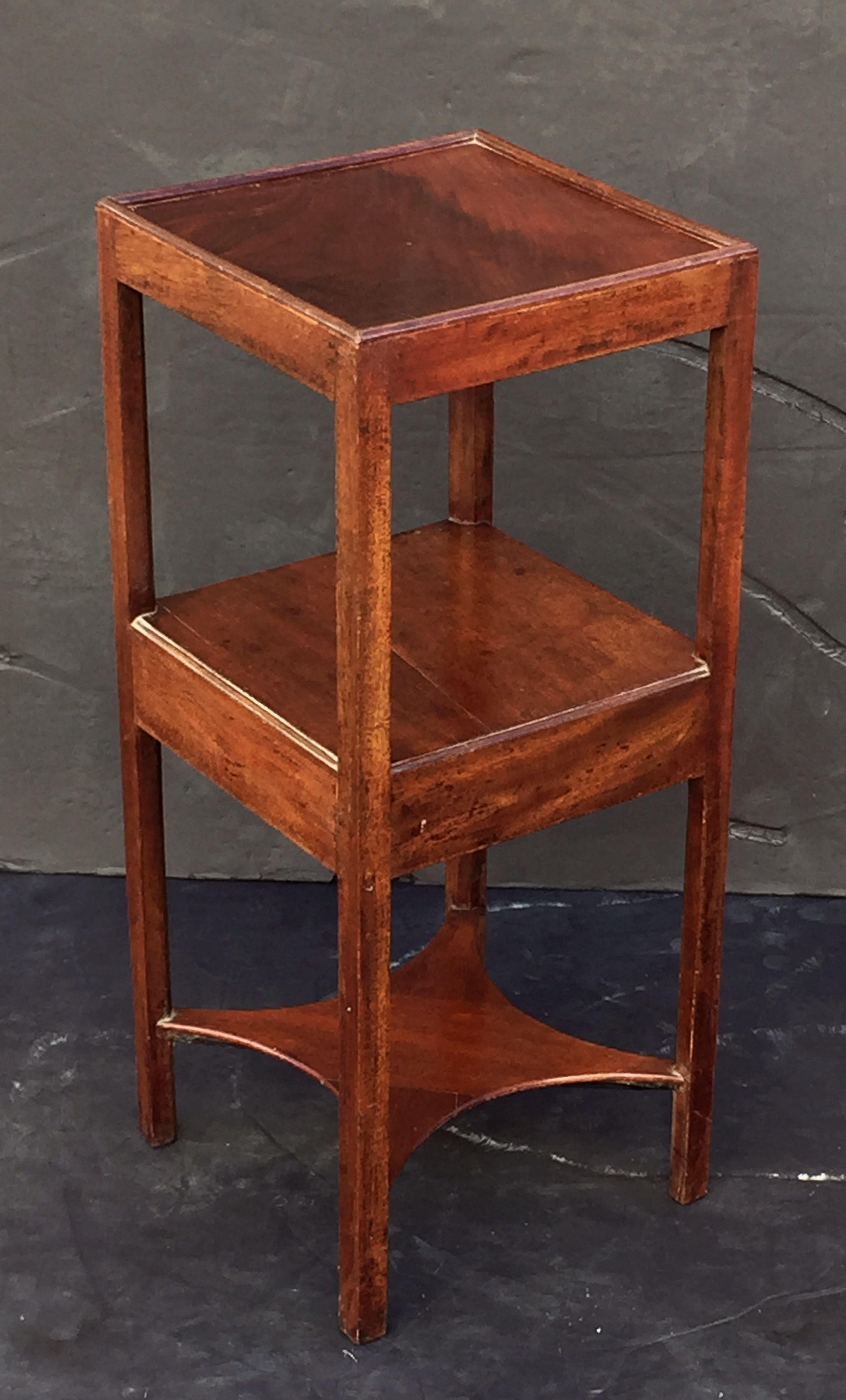 English Nightstand or Bedside Table of Mahogany with One Drawer In Good Condition In Austin, TX