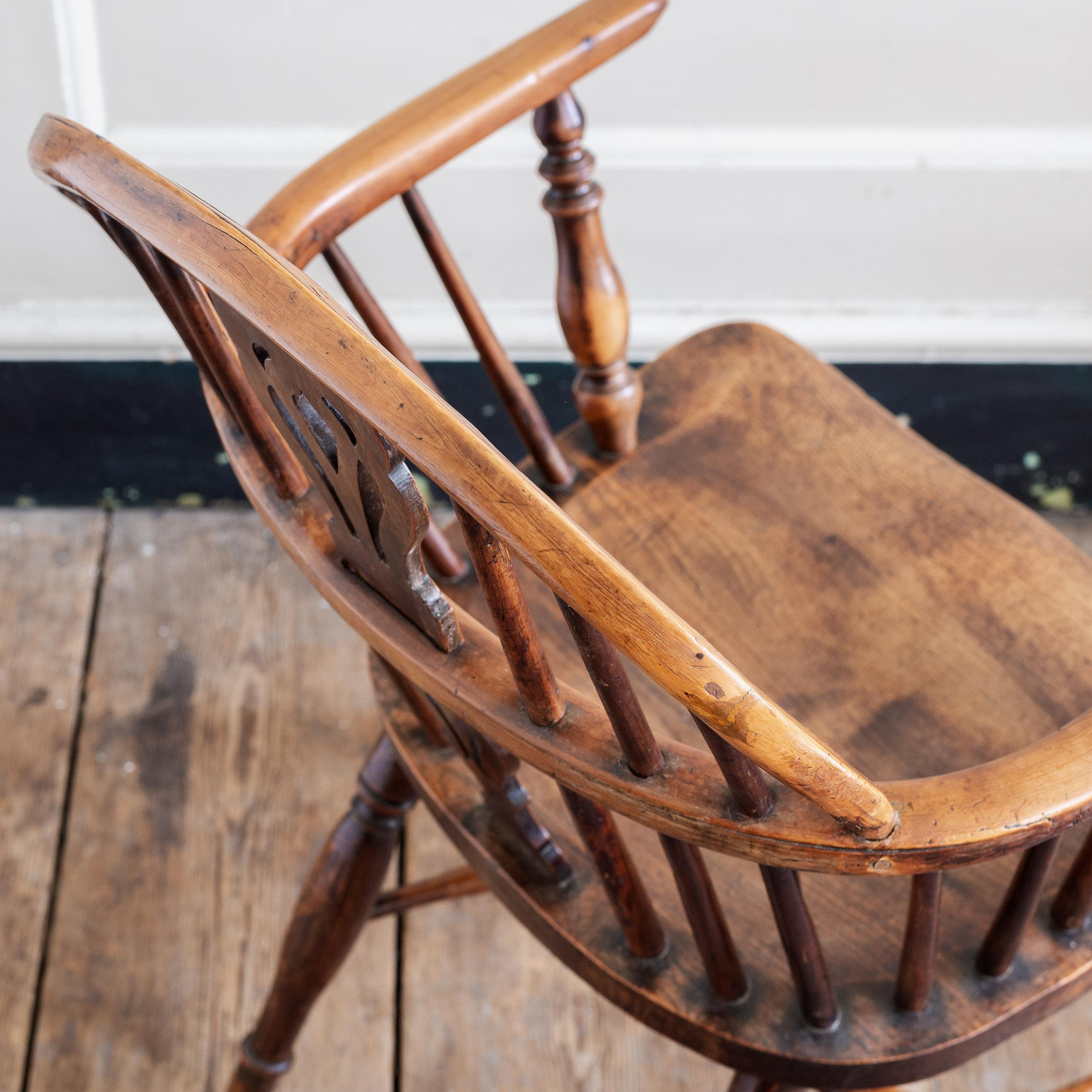 English Nineteenth Century Double-Bow Yew Windsor Chair 5
