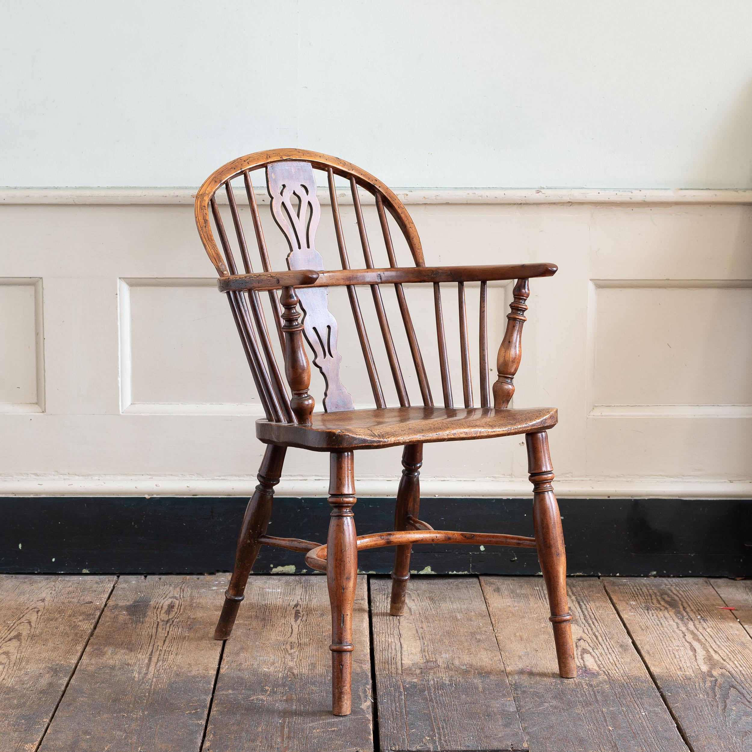 English Nineteenth Century Double-Bow Yew Windsor Chair 7