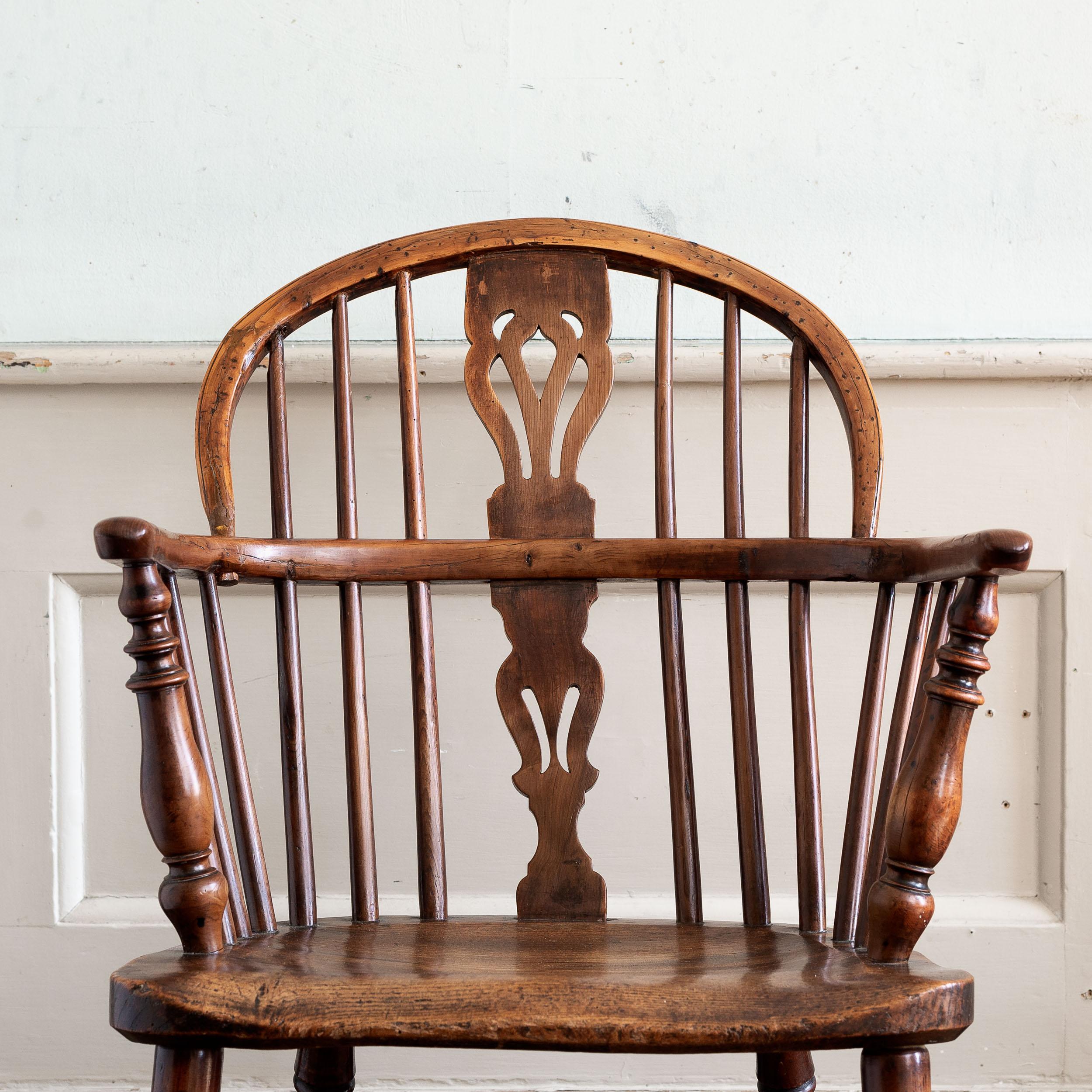 English Nineteenth Century Double-Bow Yew Windsor Chair 1