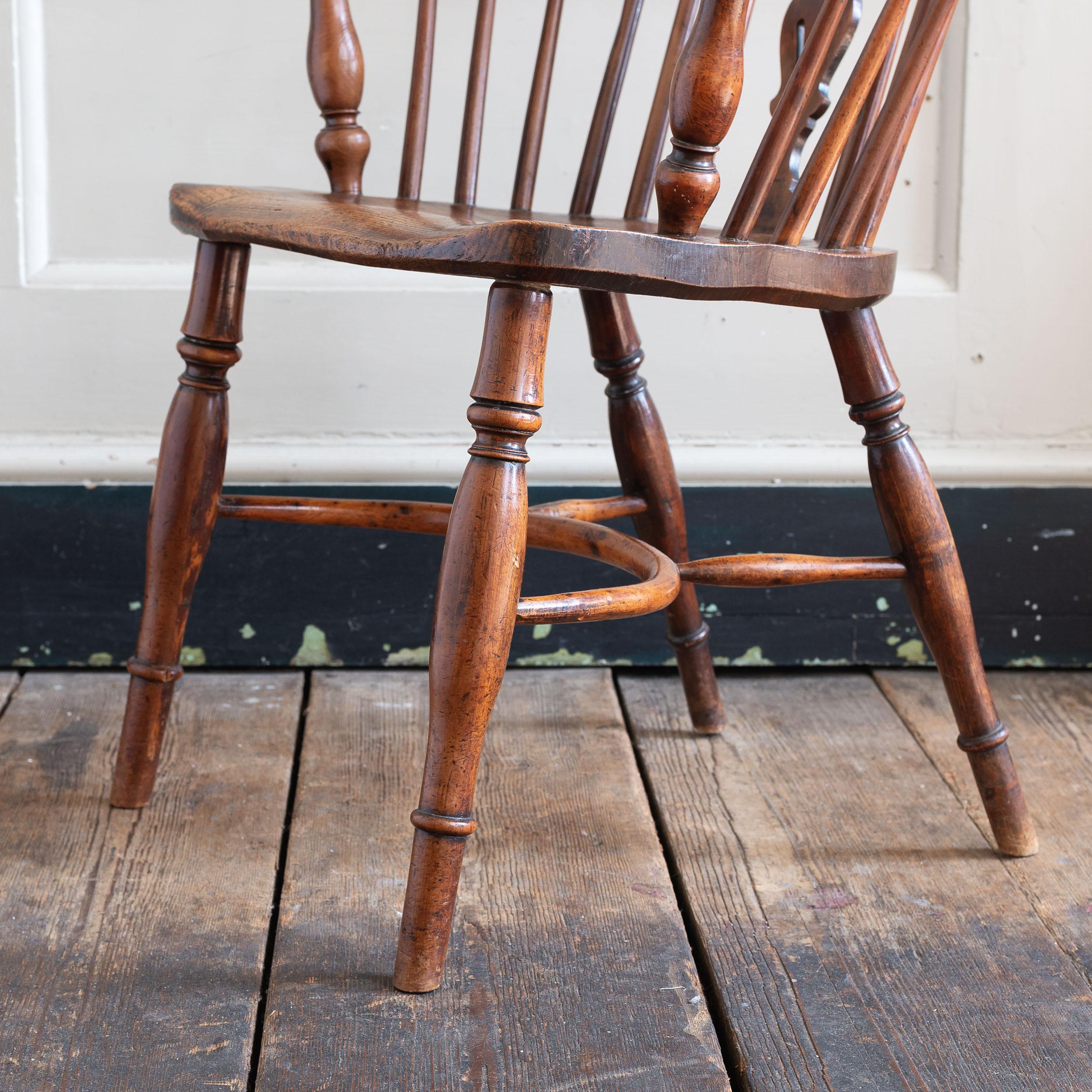 English Nineteenth Century Double-Bow Yew Windsor Chair 2