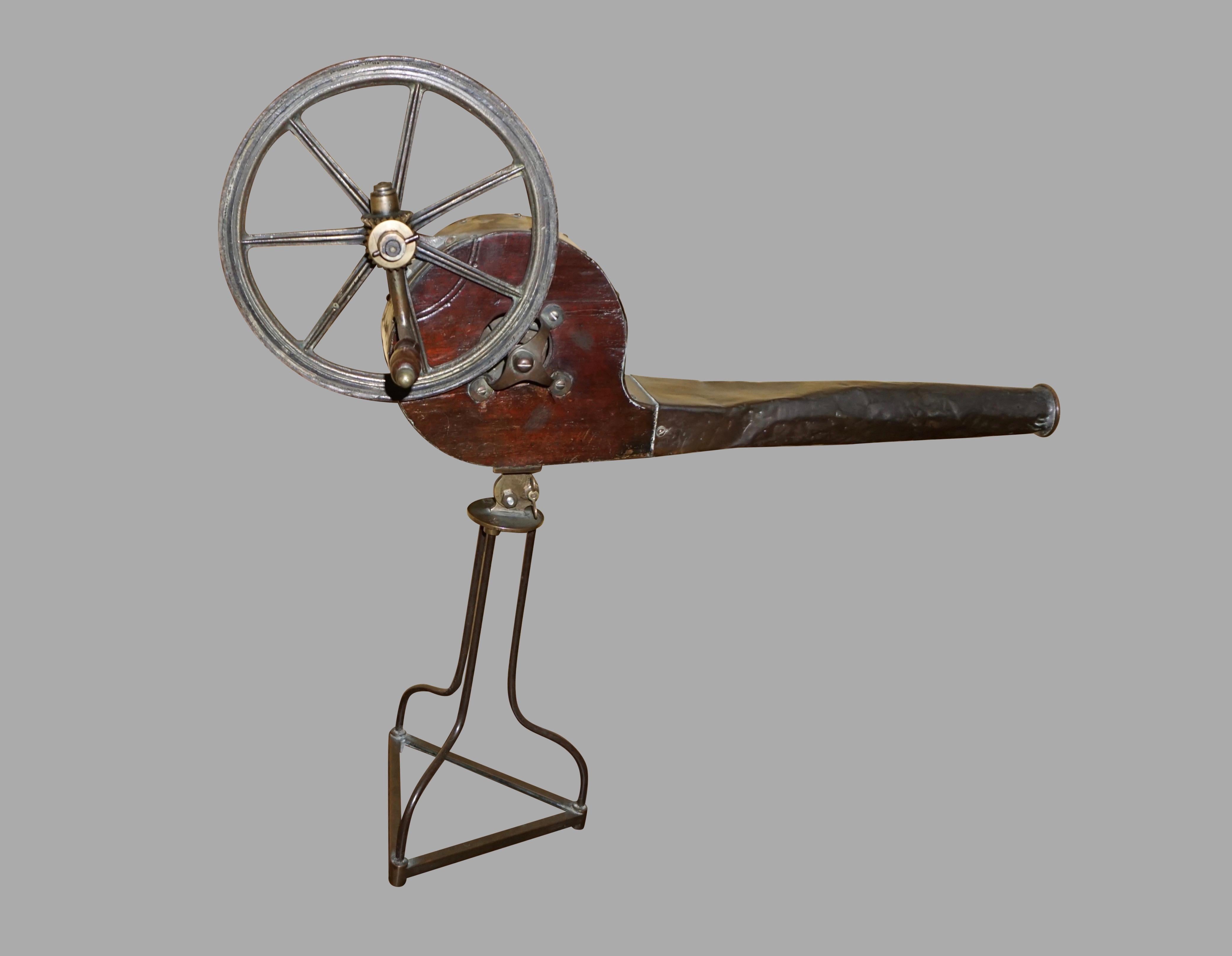 English Nineteenth Century Mahogany and Brass Mechanical Bellows In Good Condition For Sale In San Francisco, CA