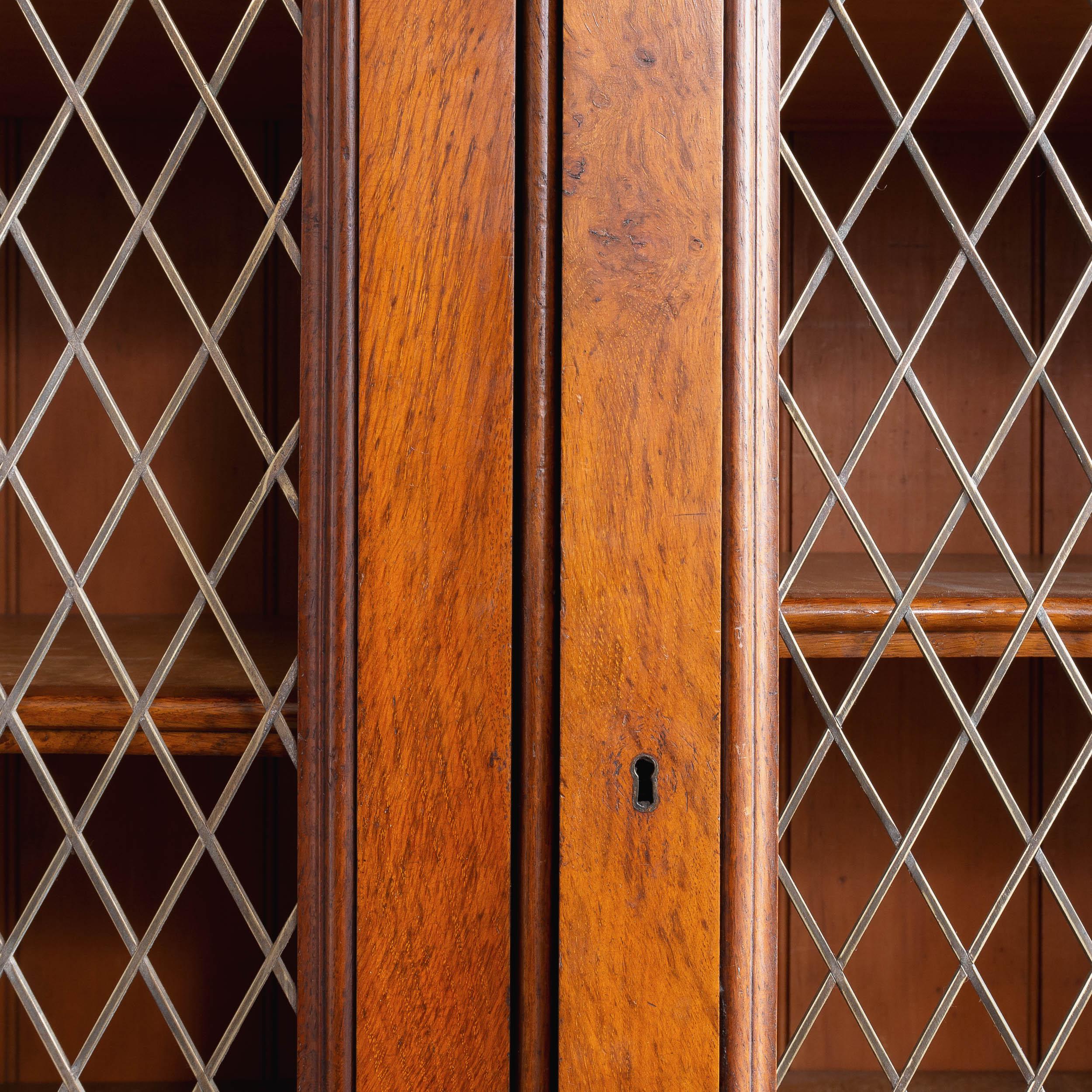 Britannico Libreria inglese del XIX secolo in Oak in vendita