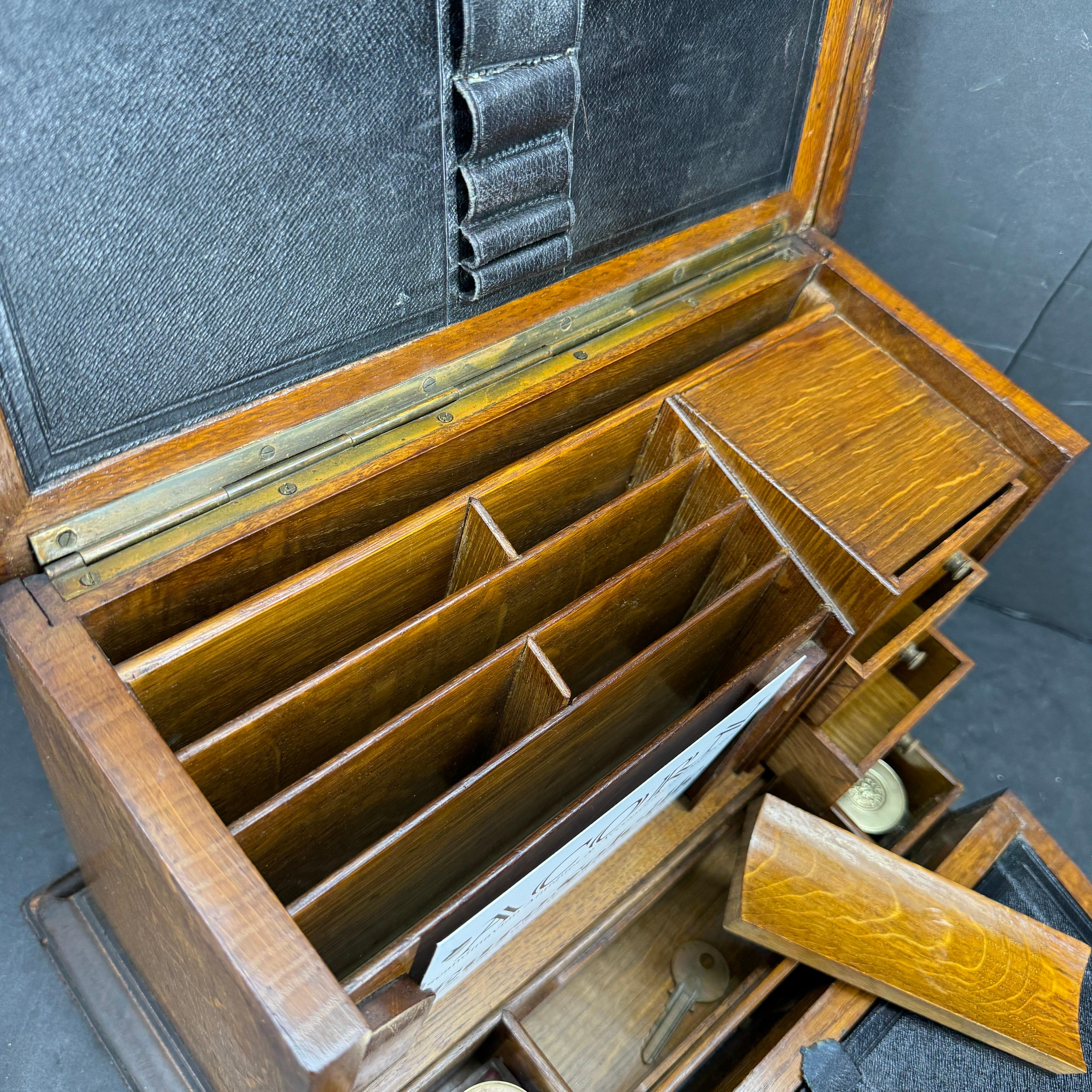 Englisch Notary Travel Mail Desk Korrespondenzkasten, um 1910 (Holz) im Angebot