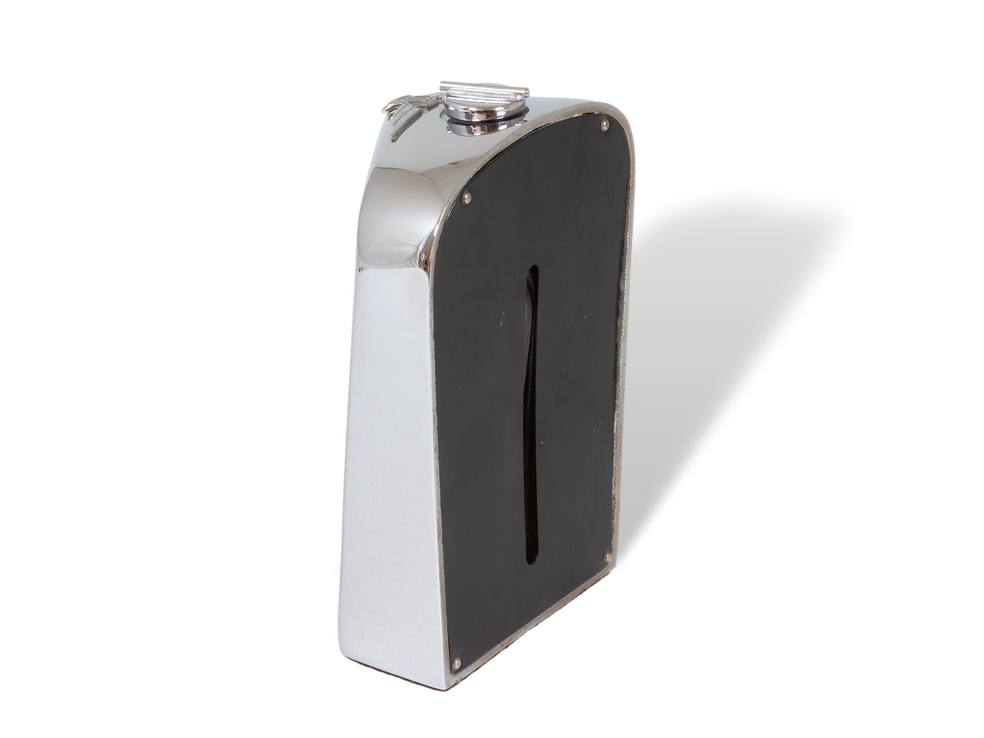 Englisch Neuheit Jaguar SS Auto Kühler Dekanter von Ruddspeed Mid-Century Modern (Gegossen) im Angebot