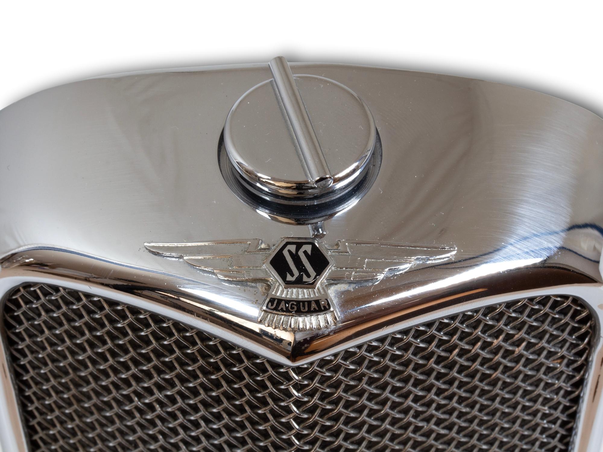 Englisch Neuheit Jaguar SS Auto Kühler Dekanter von Ruddspeed Mid-Century Modern (20. Jahrhundert) im Angebot