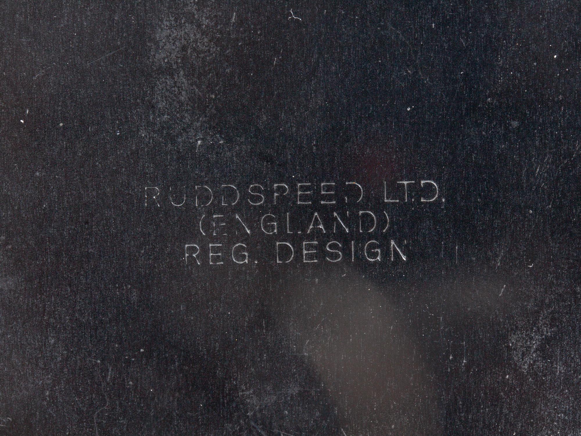 Englisch Neuheit Jaguar SS Auto Kühler Dekanter von Ruddspeed Mid-Century Modern (Glas) im Angebot