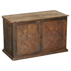 ENGLISH OAK 16TH - 17TH CENTURY JACOBEAN LINEFORD CARVING TRUNK OR LiNEN CHEST
