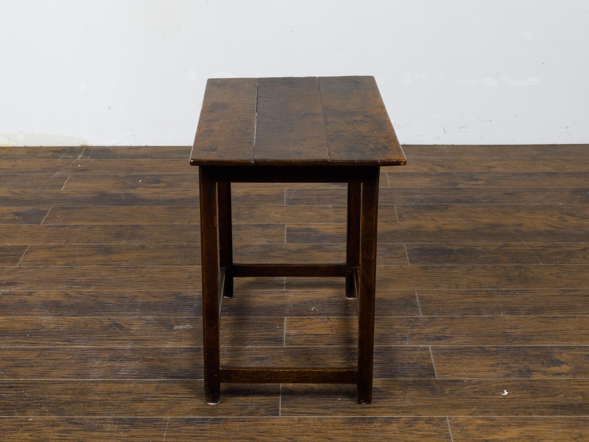 English Oak 1800s Side Table with Planked Top, Straight Legs and Stretchers For Sale 1