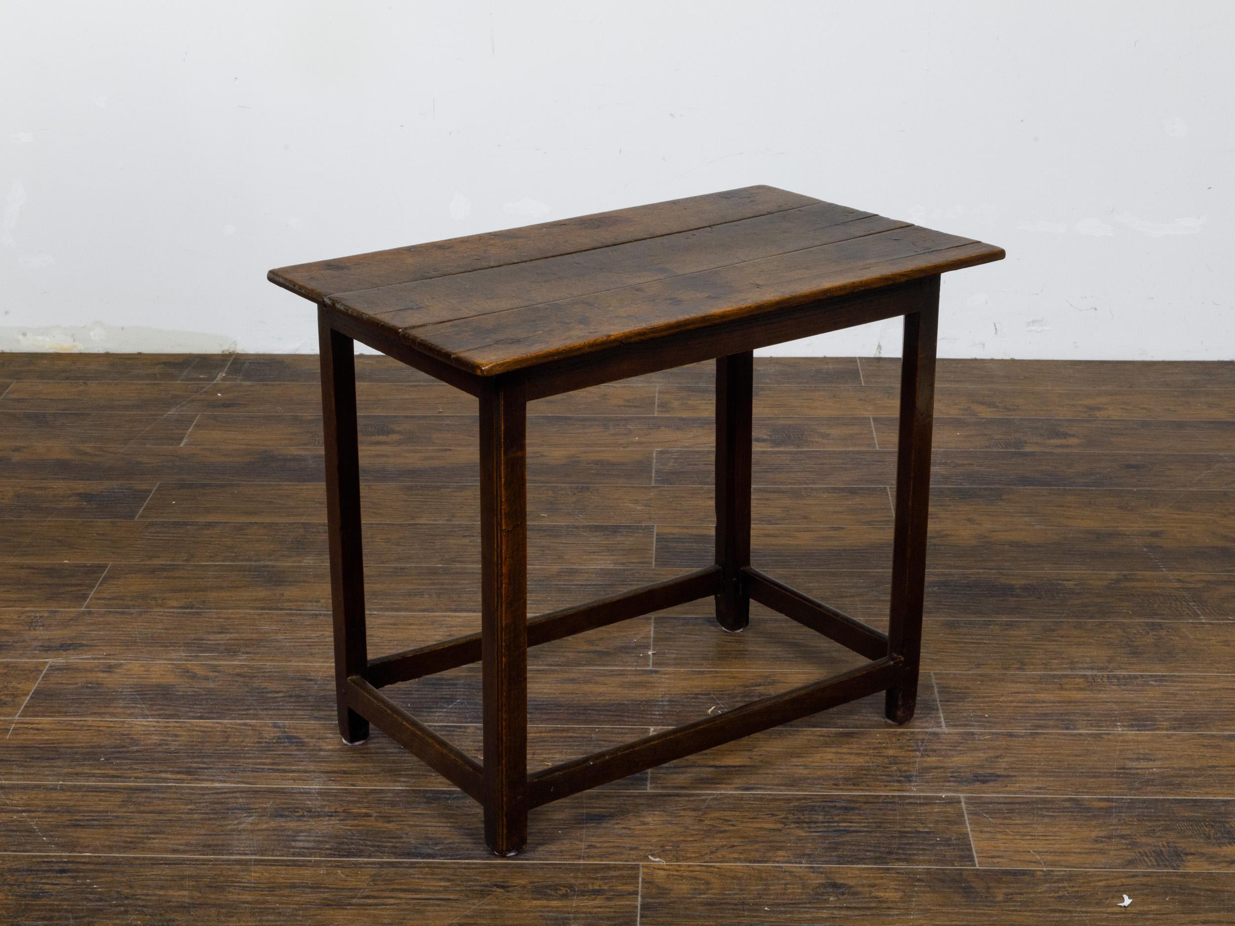 English Oak 1800s Side Table with Planked Top, Straight Legs and Stretchers For Sale 2