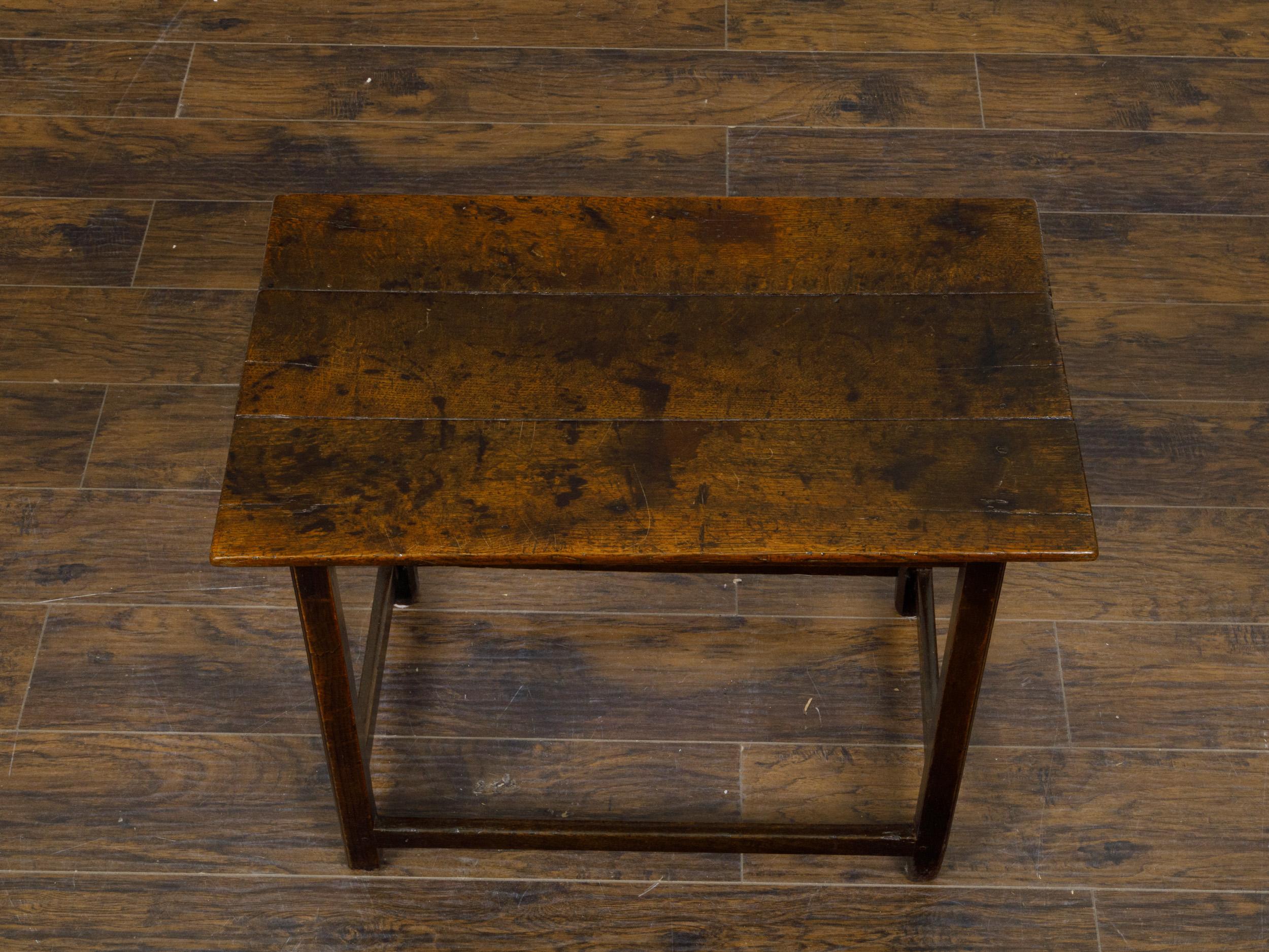 Tavolino in Oak inglese dell'800 con piano a listelli, gambe dritte e allunghe in vendita 1