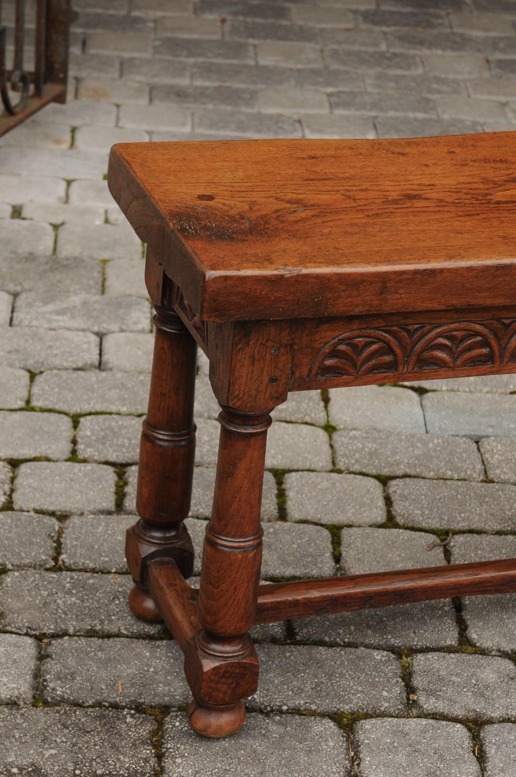 English Oak 1880s Bench with Low-Relief Carved Decor and Column-Shaped Legs For Sale 1
