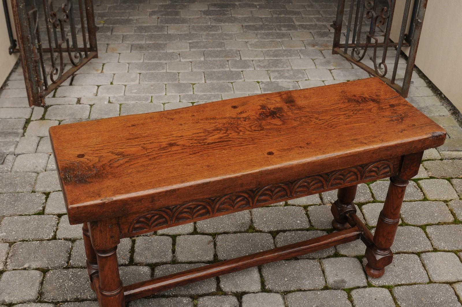 English Oak 1880s Bench with Low-Relief Carved Decor and Column-Shaped Legs For Sale 3