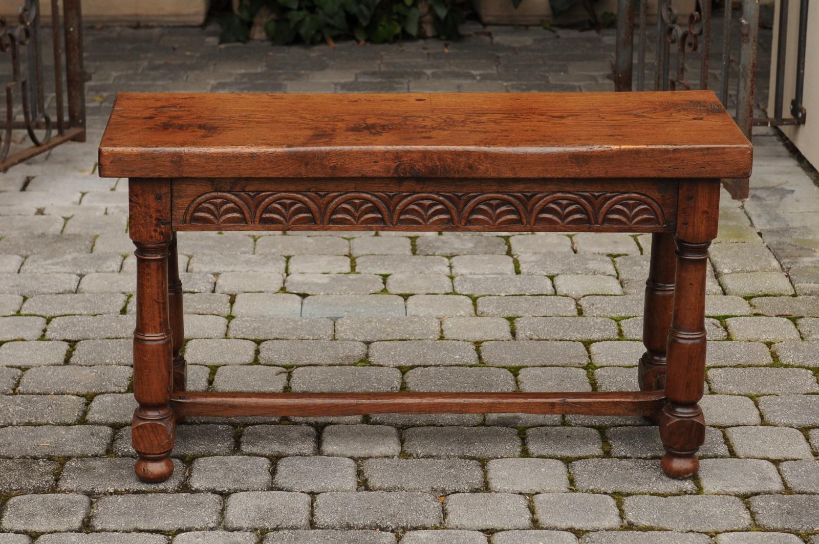 English Oak 1880s Bench with Low-Relief Carved Decor and Column-Shaped Legs For Sale 5