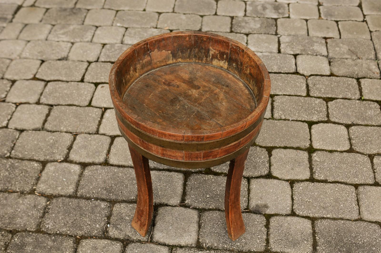 English Oak 1880s Circular Planter with Brass Braces Mounted on Splaying Legs For Sale 6