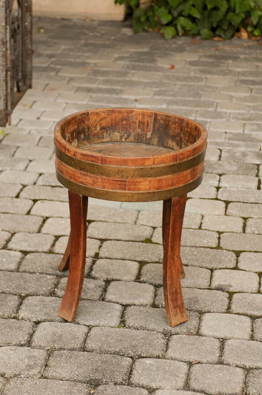 English Oak 1880s Circular Planter with Brass Braces Mounted on Splaying Legs For Sale 2