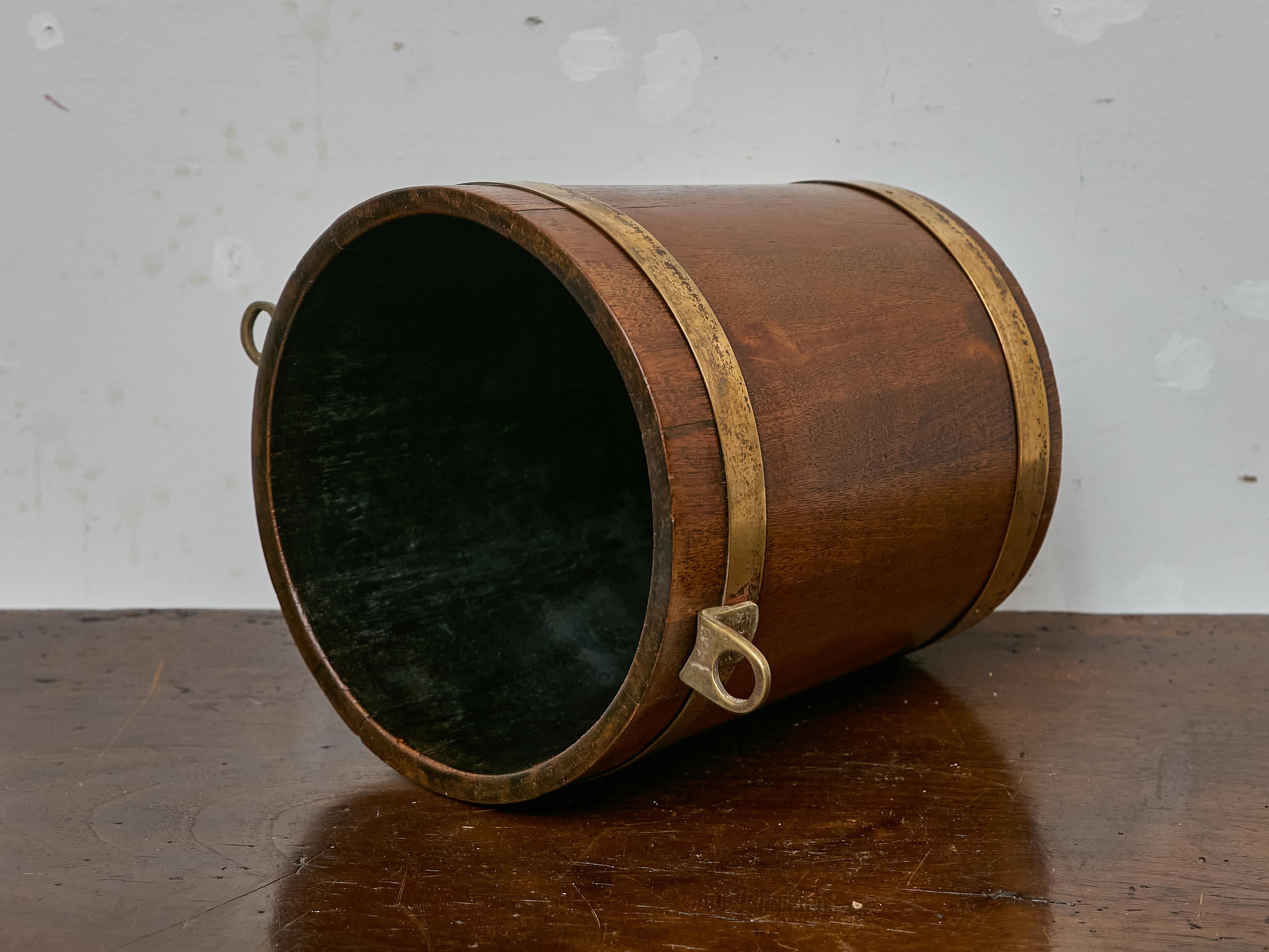 English Oak and Brass Bucket with Side Lugs, 19th Century In Good Condition For Sale In Atlanta, GA
