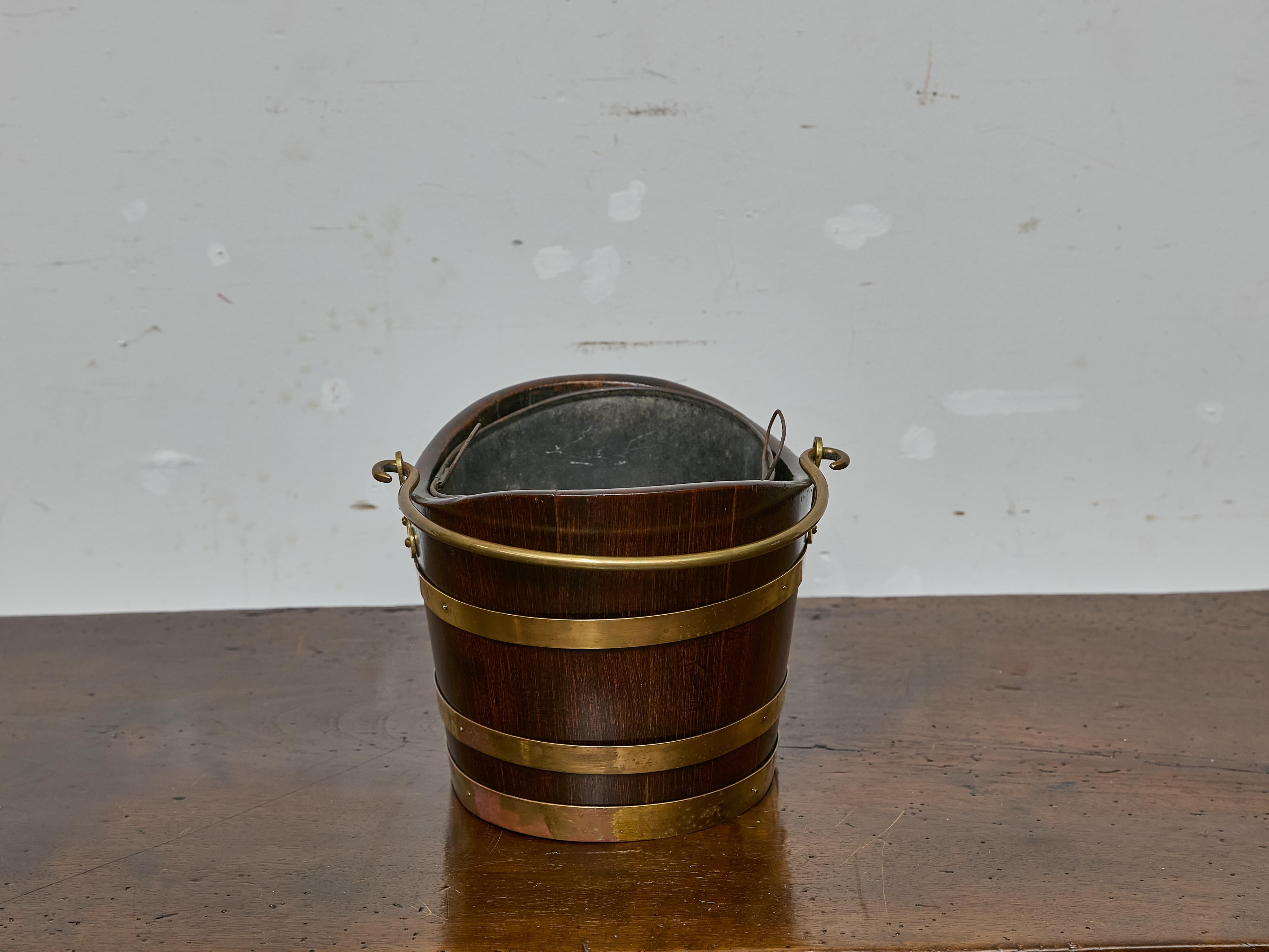 English Oak and Brass Bucket with Tin Liner and Large Handle, 19th Century In Good Condition For Sale In Atlanta, GA