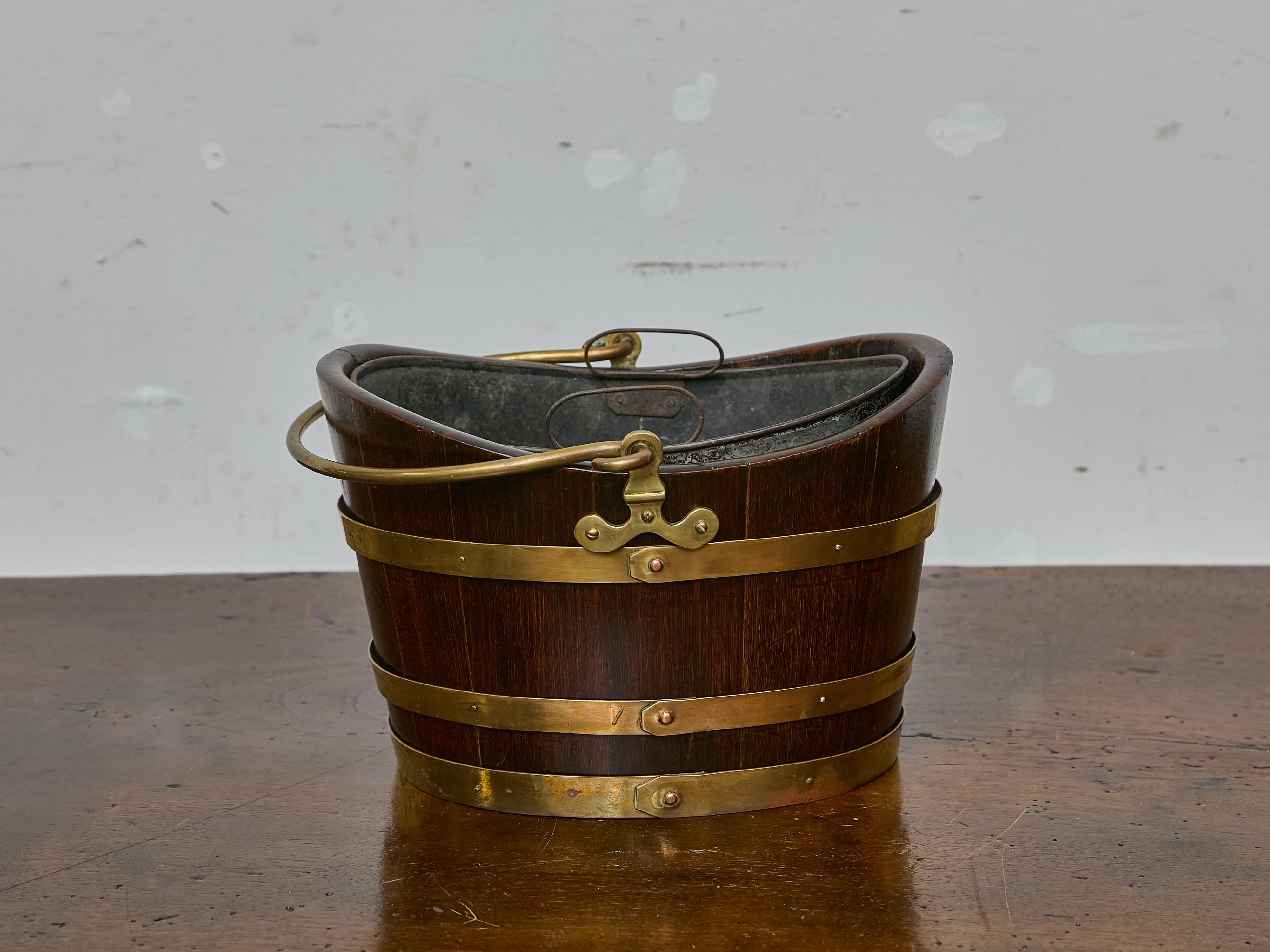 English Oak and Brass Bucket with Tin Liner and Large Handle, 19th Century For Sale 1