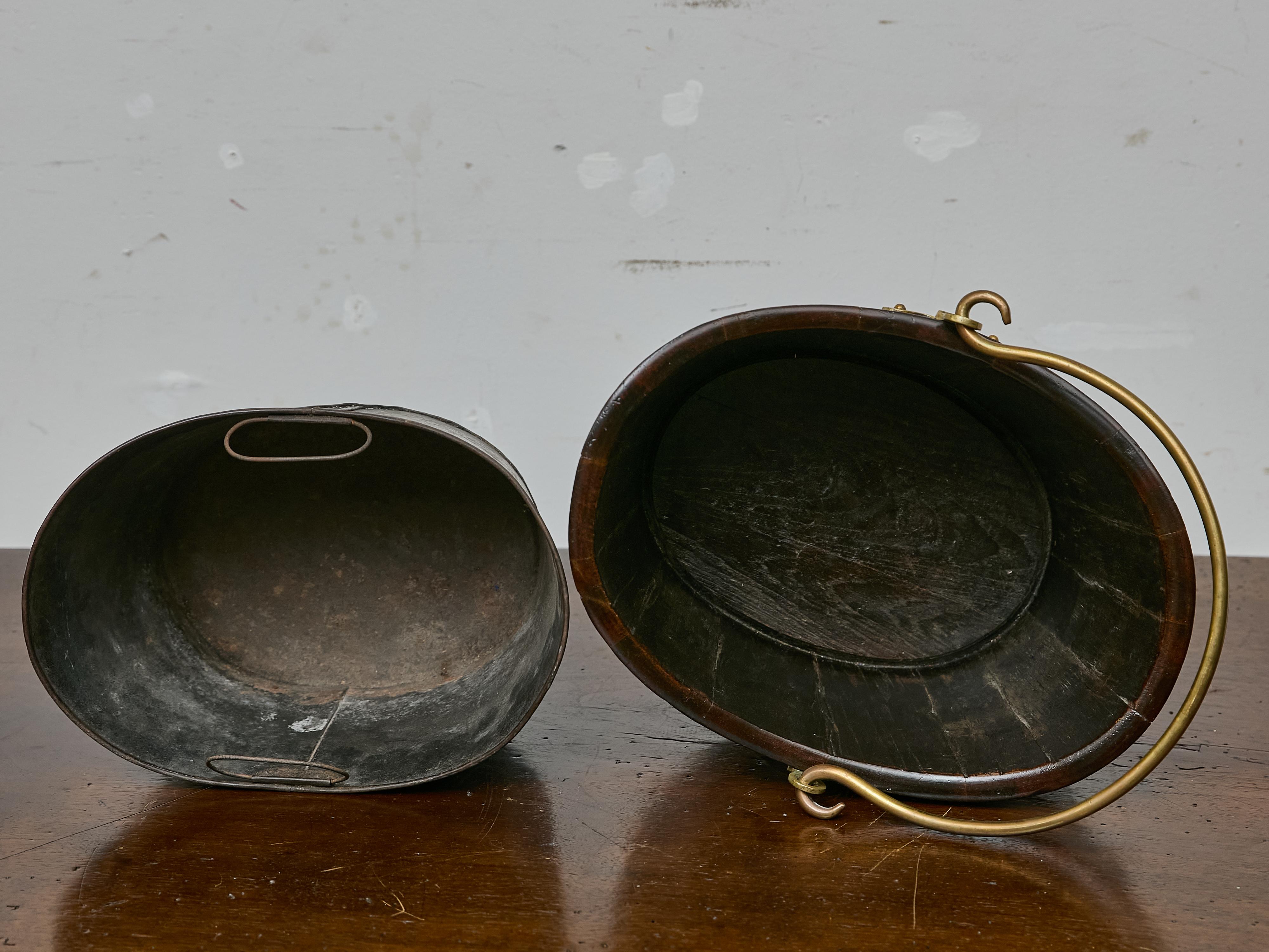 English Oak and Brass Bucket with Tin Liner and Large Handle, 19th Century For Sale 3