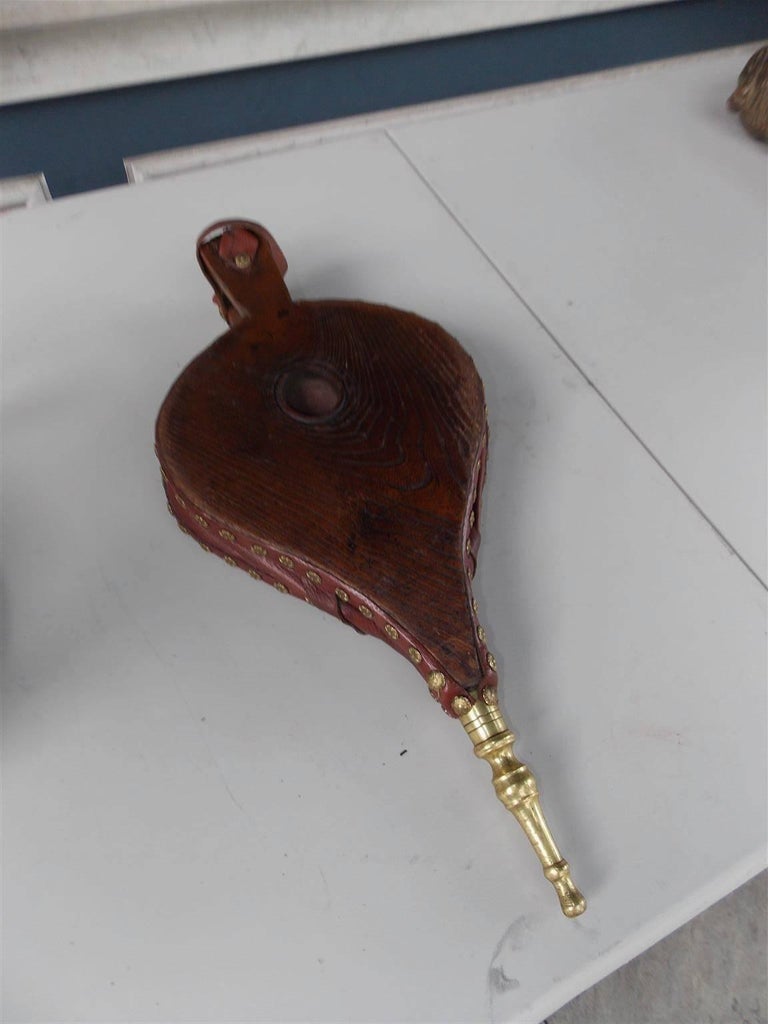 Oreiller en chêne anglais et cuir de chérubin à trompettes en laiton