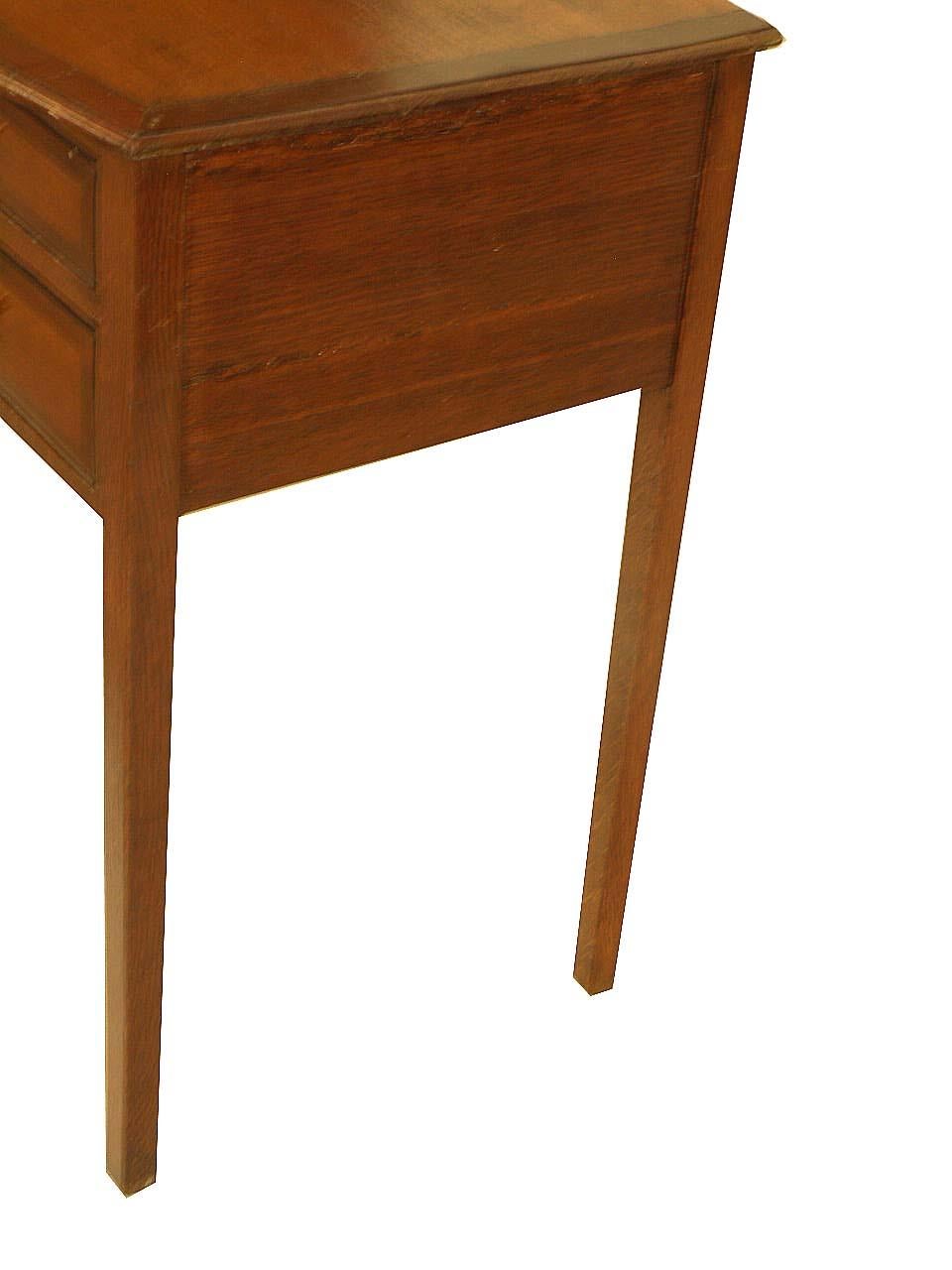 Inglese Lowboy inglese con fronte ad arco in Oak e mogano in vendita