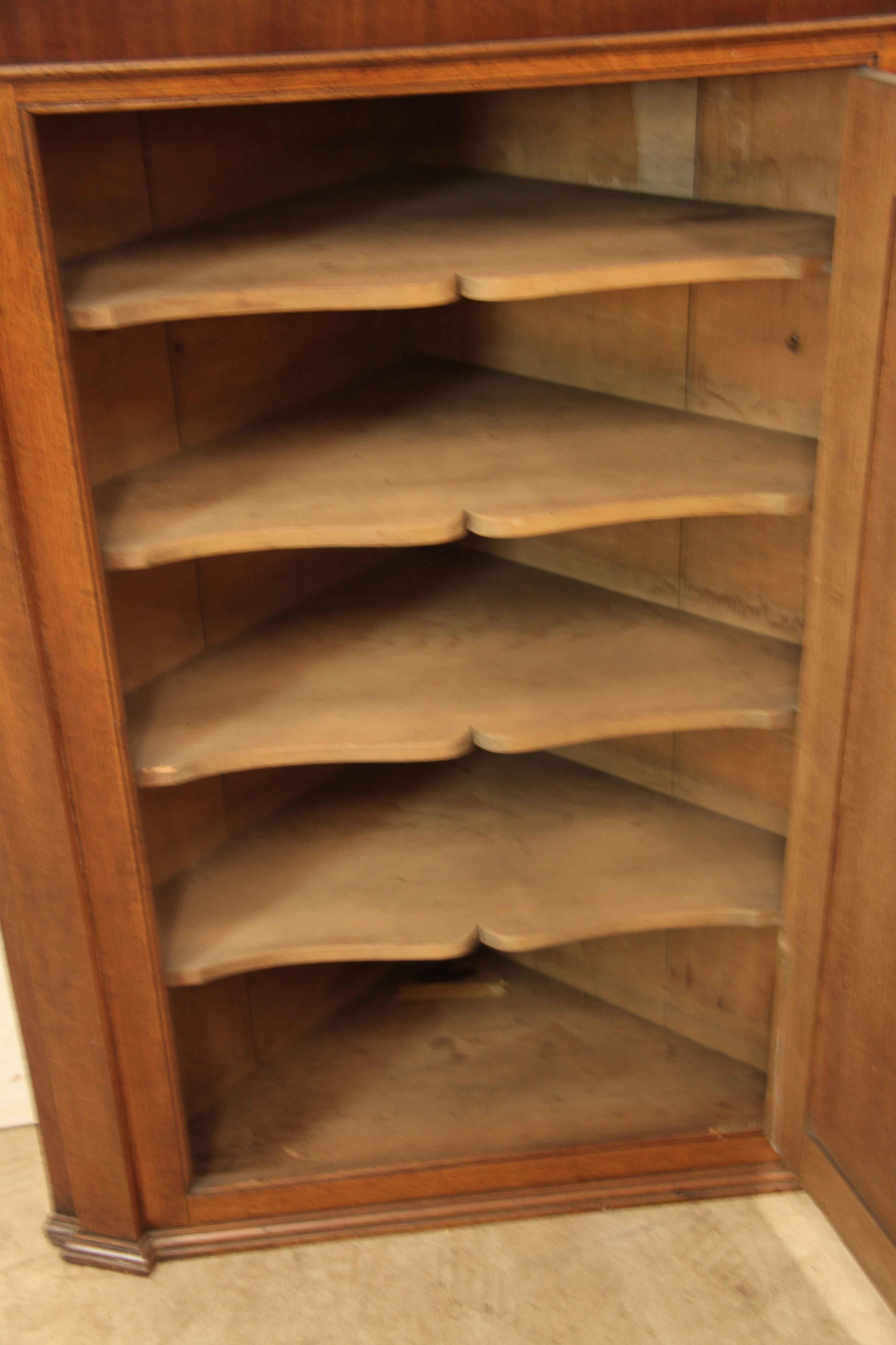 Credenza angolare inglese in Oak e mogano in vendita 2