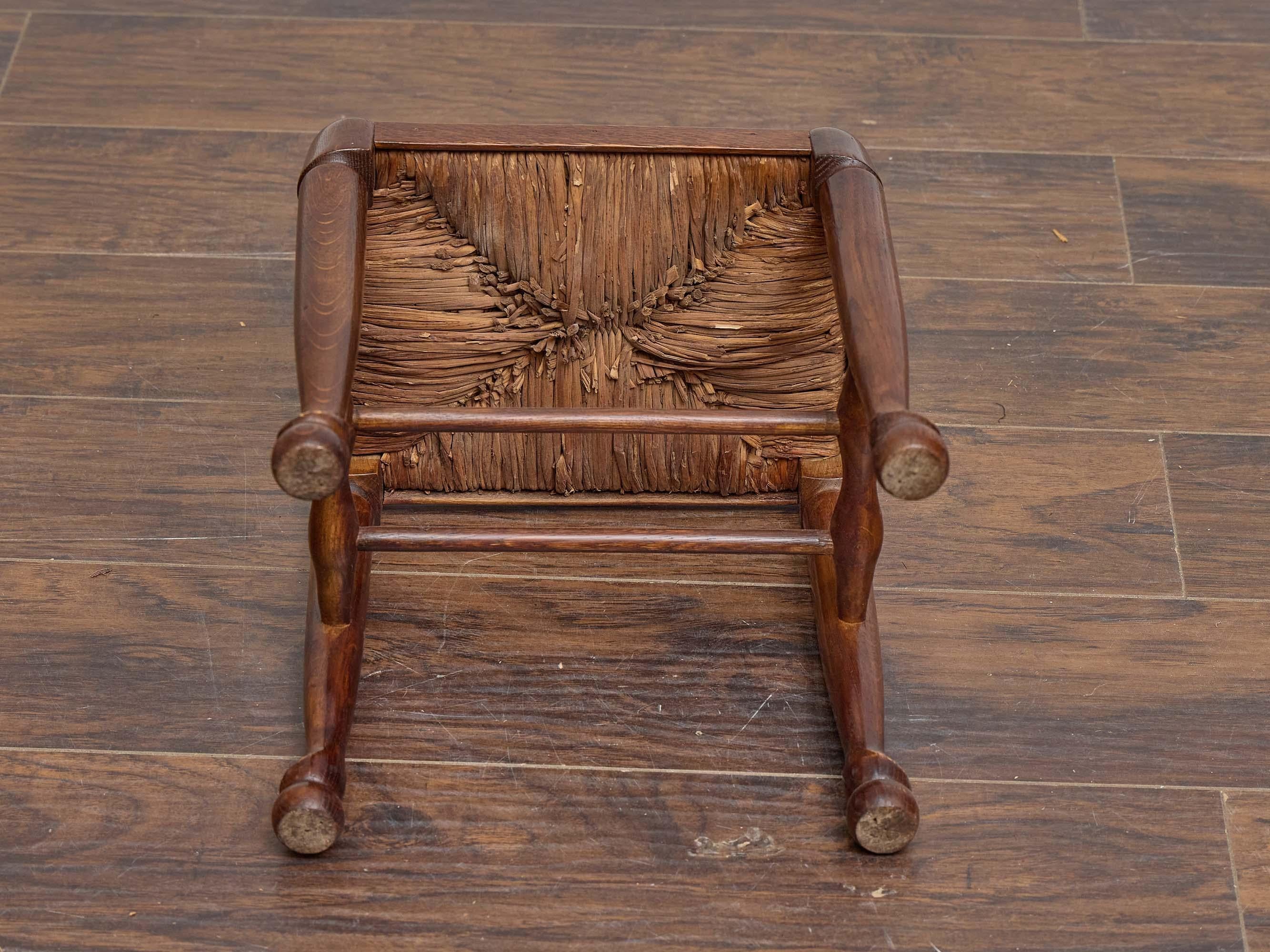 Tabouret anglais en chêne et jonc avec pieds en pad et Ball and Ball, vers 1900 en vente 1