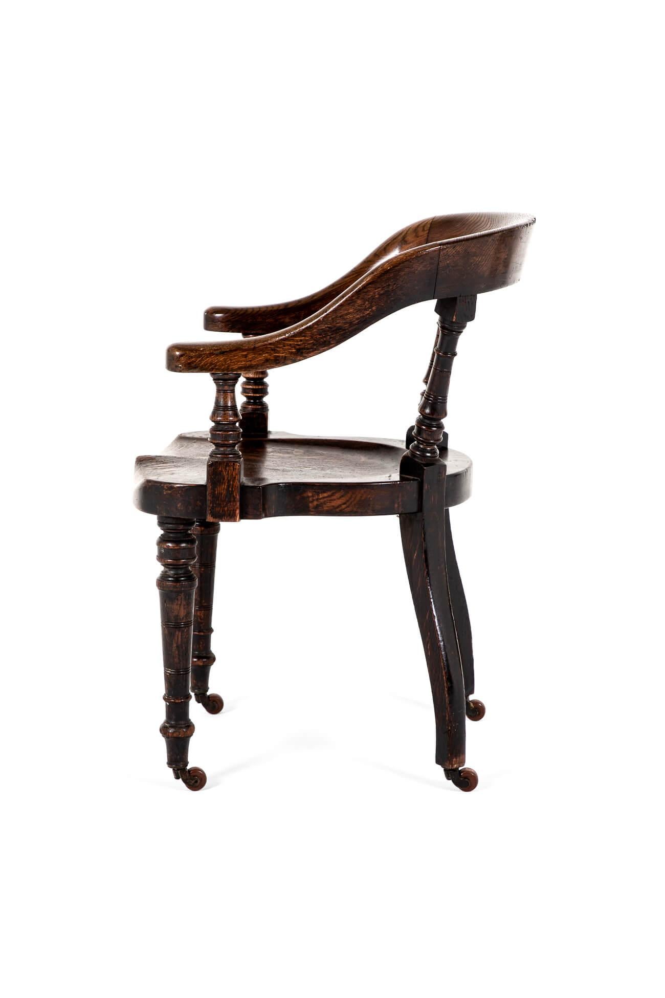 Britannique Chaise de bureau ancienne en Oak Oak en vente