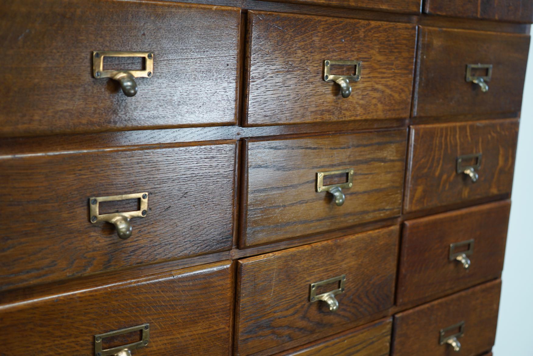 English Oak Apothecary Cabinet / Filing Cabinet, circa 1930s In Good Condition In Nijmegen, NL
