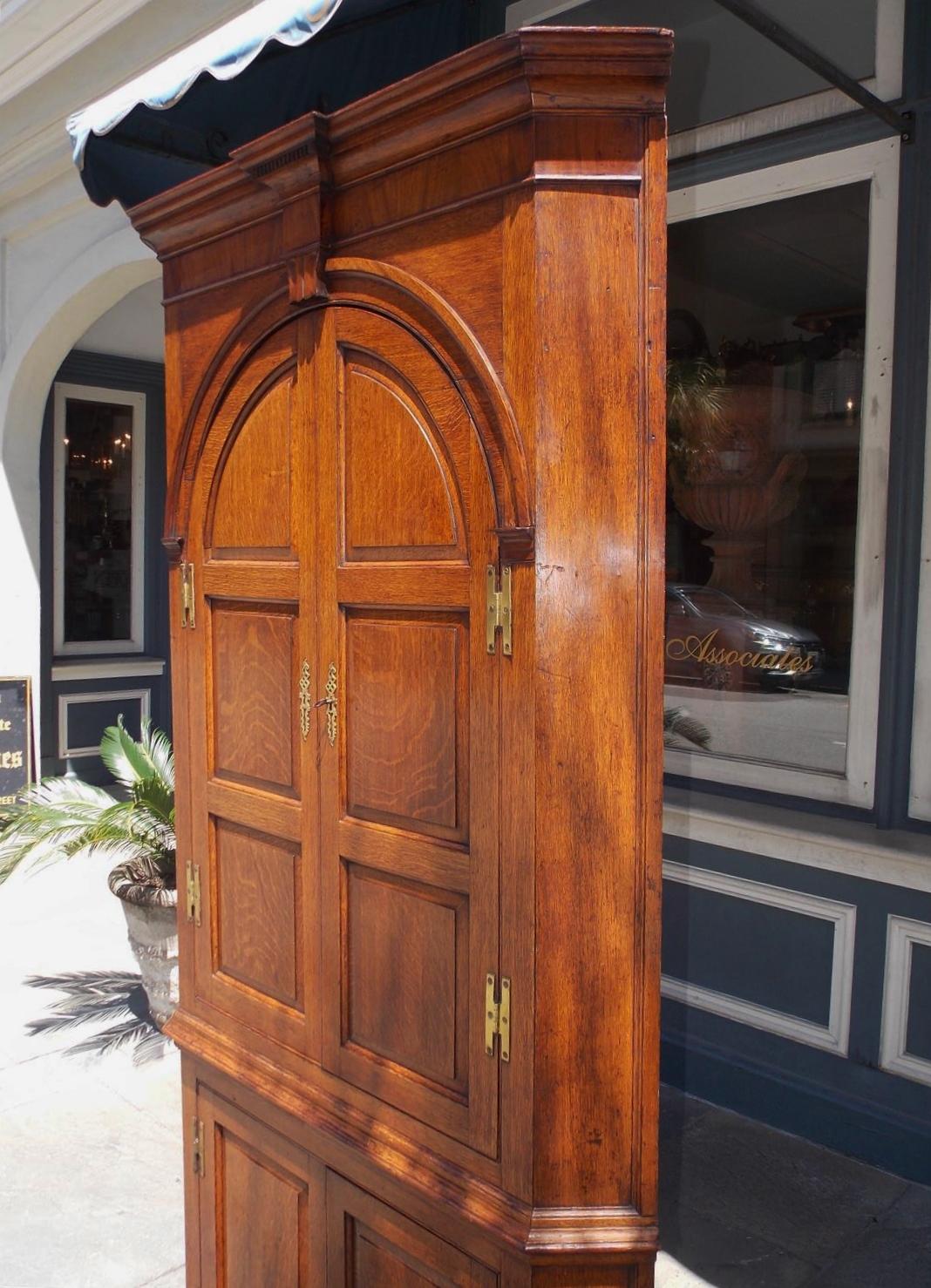 George III English Oak Arched and Paneled Blind Door H-Hinged Corner Cabinet, Circa 1770 For Sale