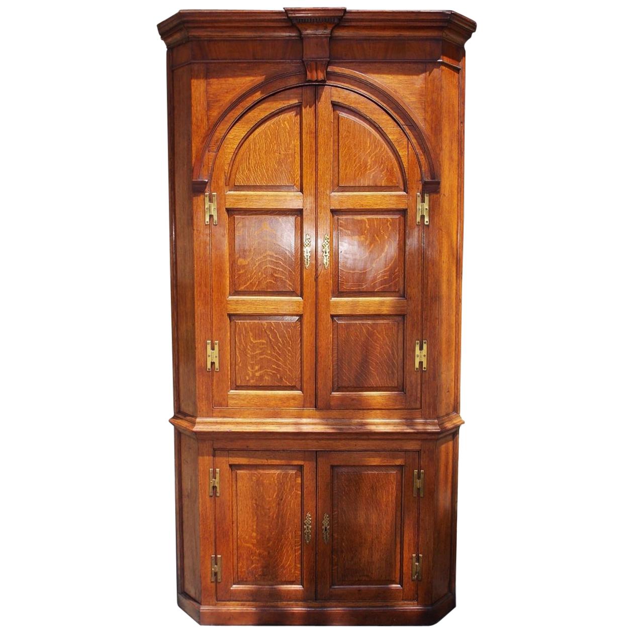 English Oak Arched and Paneled Blind Door H-Hinged Corner Cabinet, Circa 1770 For Sale