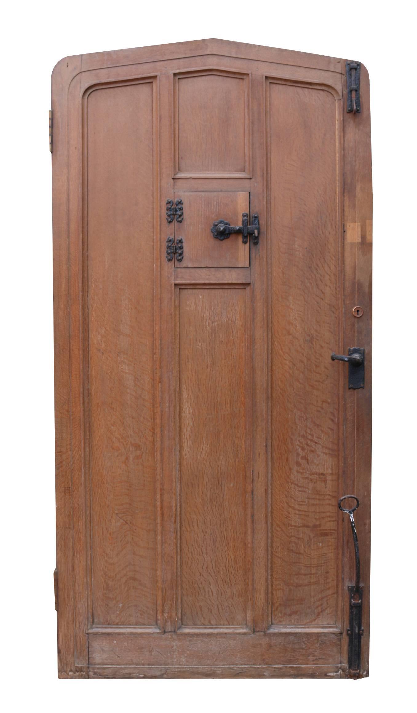 A good quality oak door fitted with iron grill and opening hatch.
No frame
Weight: 41 kg.