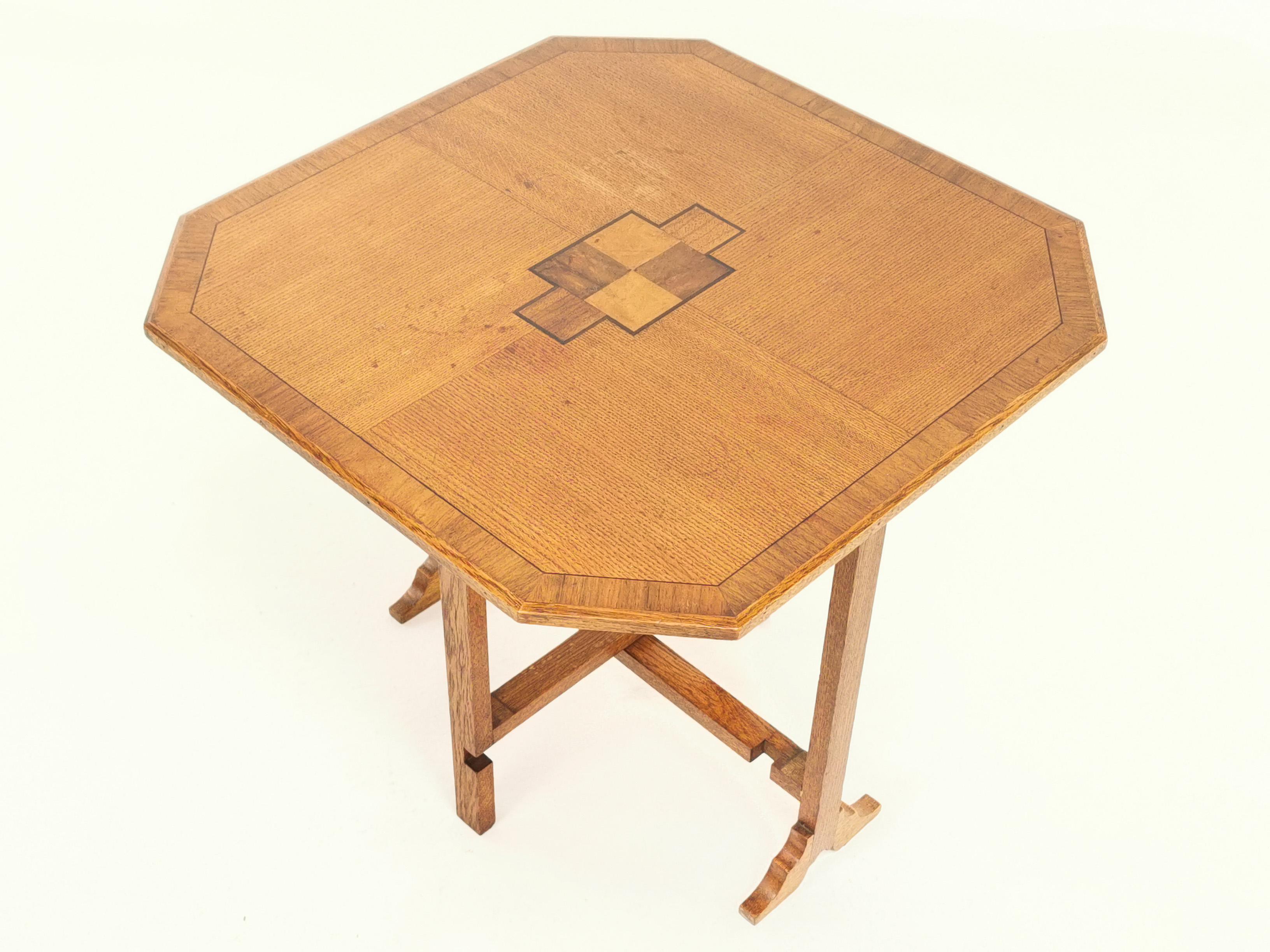 English Oak Art Deco Geometric Side Occasional Coffee Table In Good Condition In STOKE ON TRENT, GB