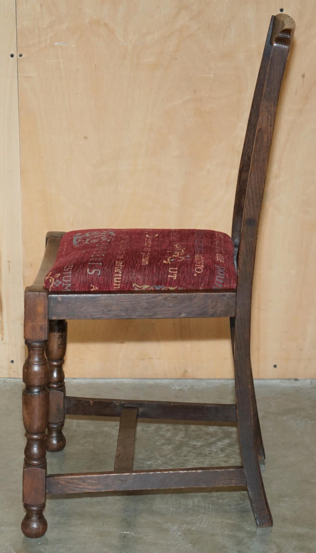 CHAISE D'APPENDICE ART DECO EN CHÊNE ANGLAIS AVEC SIÈGE INSCRIT EN LATIN en vente 4