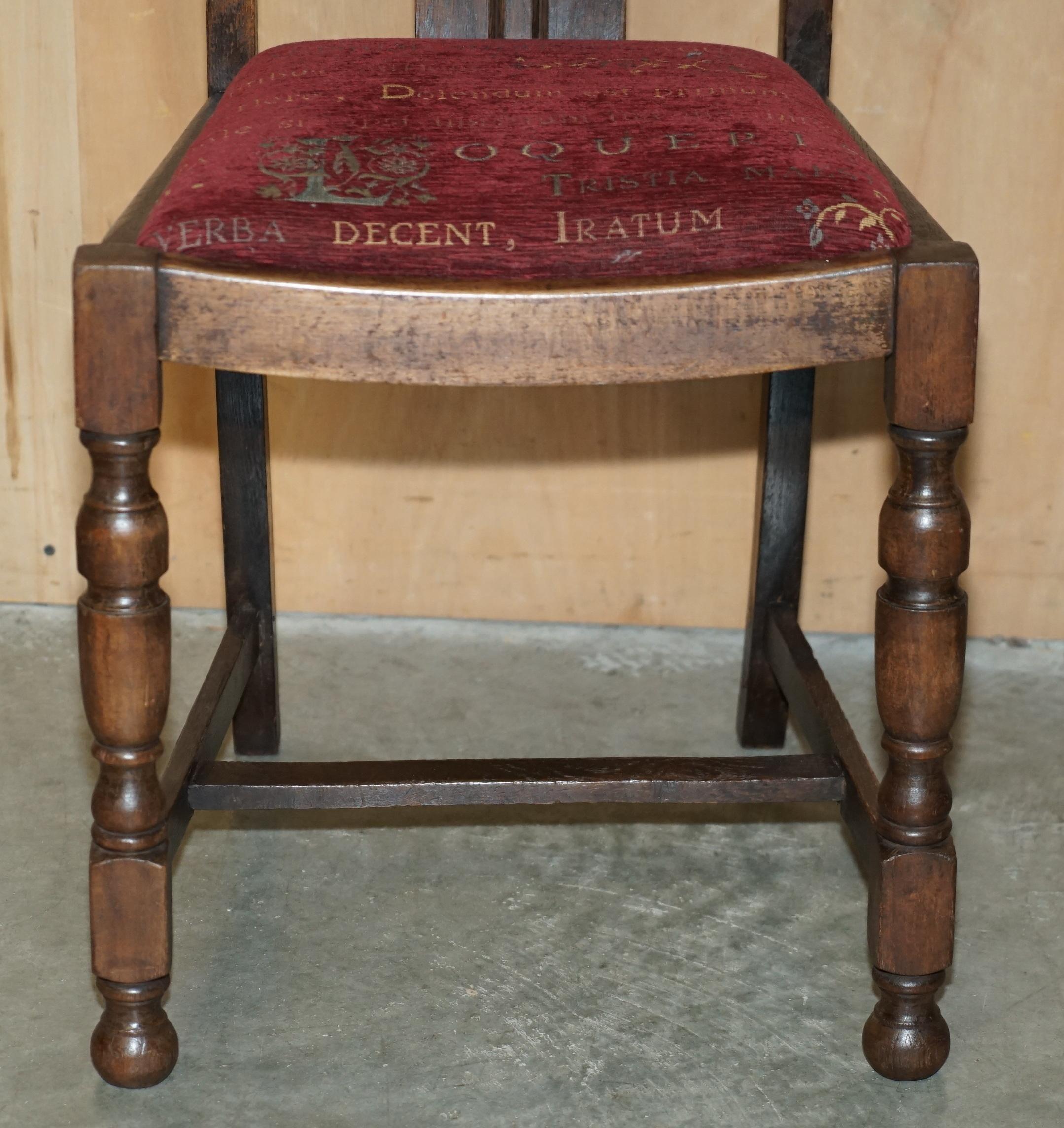CHAISE D'APPENDICE ART DECO EN CHÊNE ANGLAIS AVEC SIÈGE INSCRIT EN LATIN Bon état - En vente à West Sussex, Pulborough