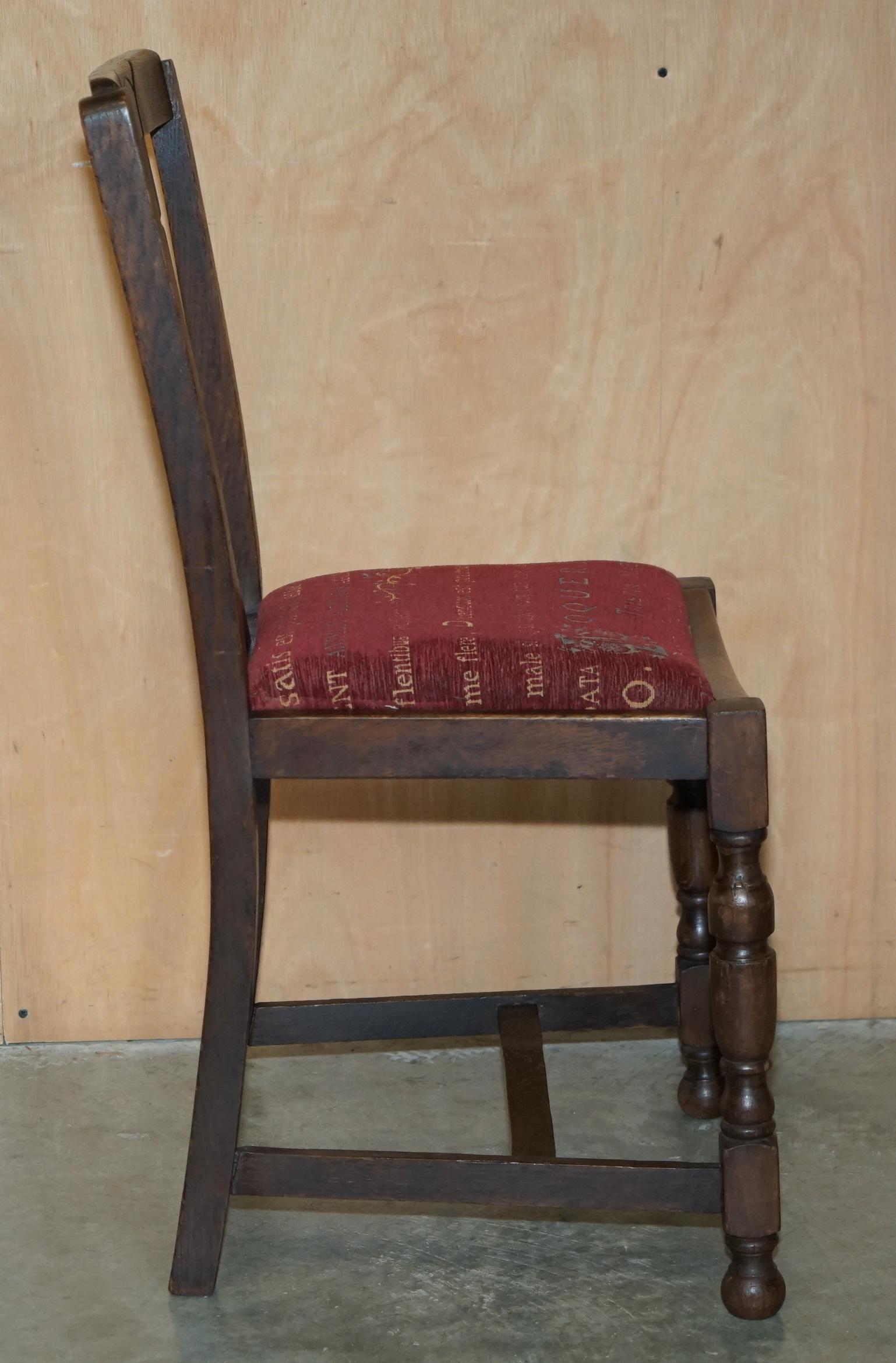 Tissu d'ameublement CHAISE D'APPENDICE ART DECO EN CHÊNE ANGLAIS AVEC SIÈGE INSCRIT EN LATIN en vente